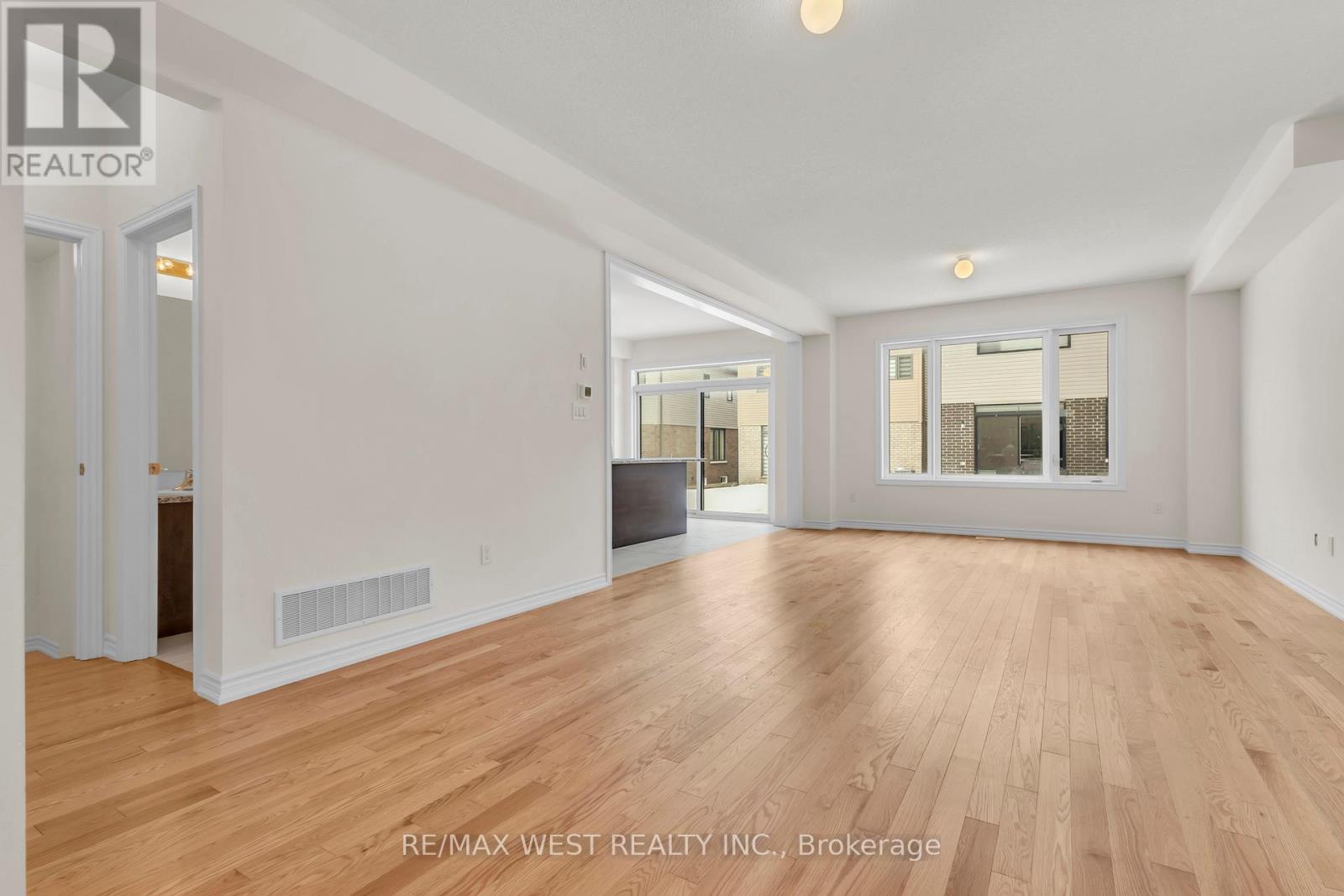 195 Terry Fox Drive, Barrie, Ontario  L9J 0C4 - Photo 3 - S12646896