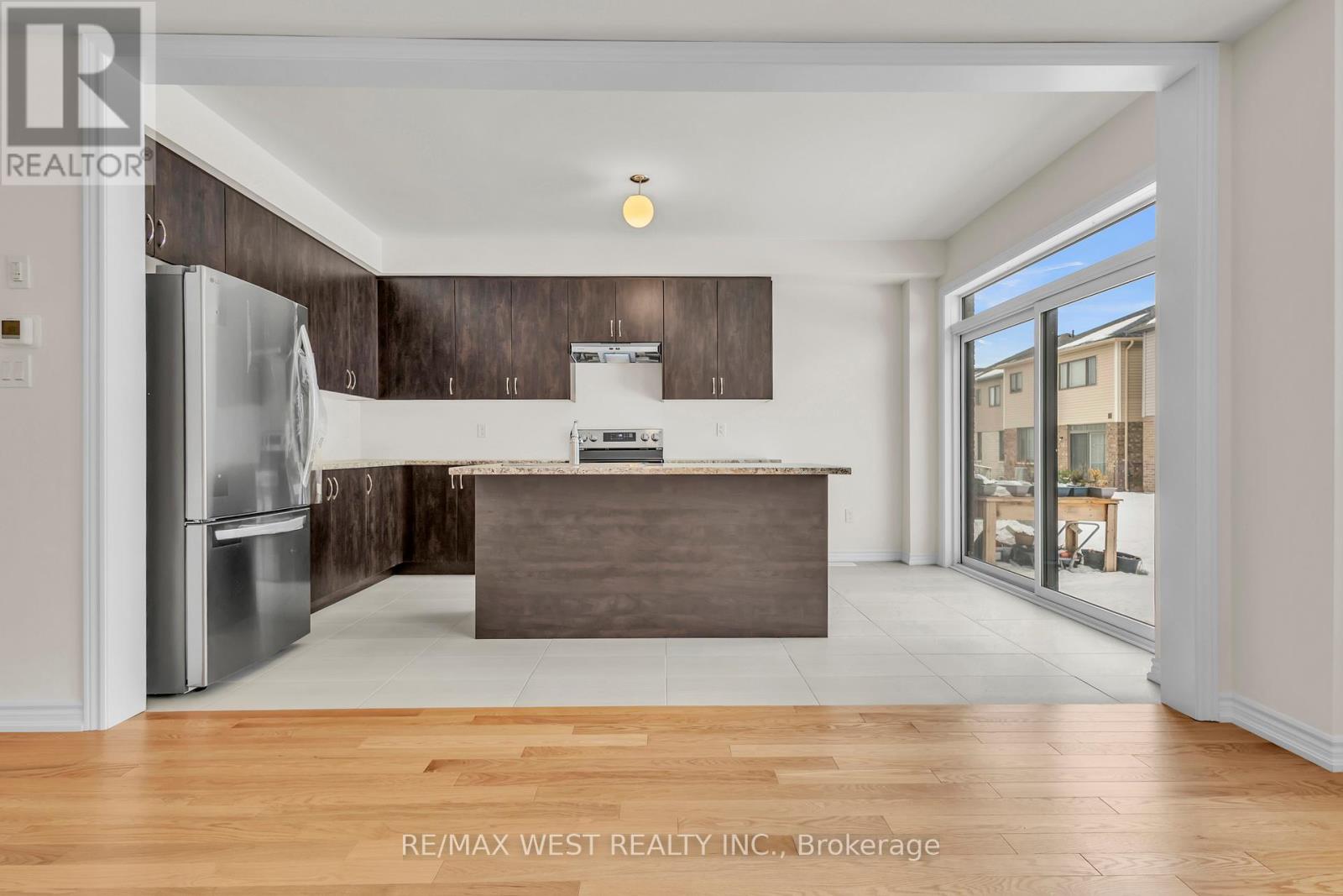 195 Terry Fox Drive, Barrie, Ontario  L9J 0C4 - Photo 6 - S12646896