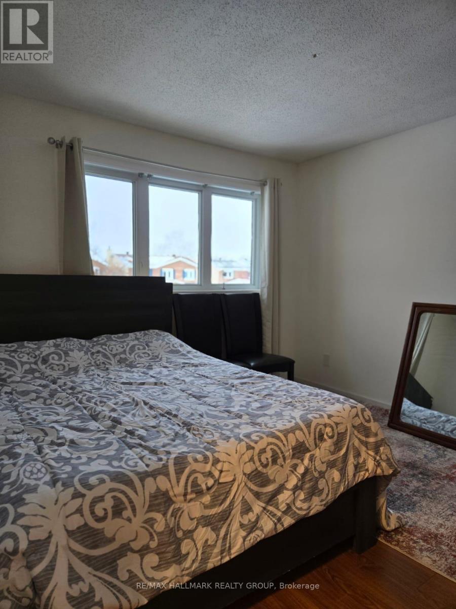 1863 Leclair Crescent, Ottawa, Ontario  K1E 3R8 - Photo 10 - X12647394