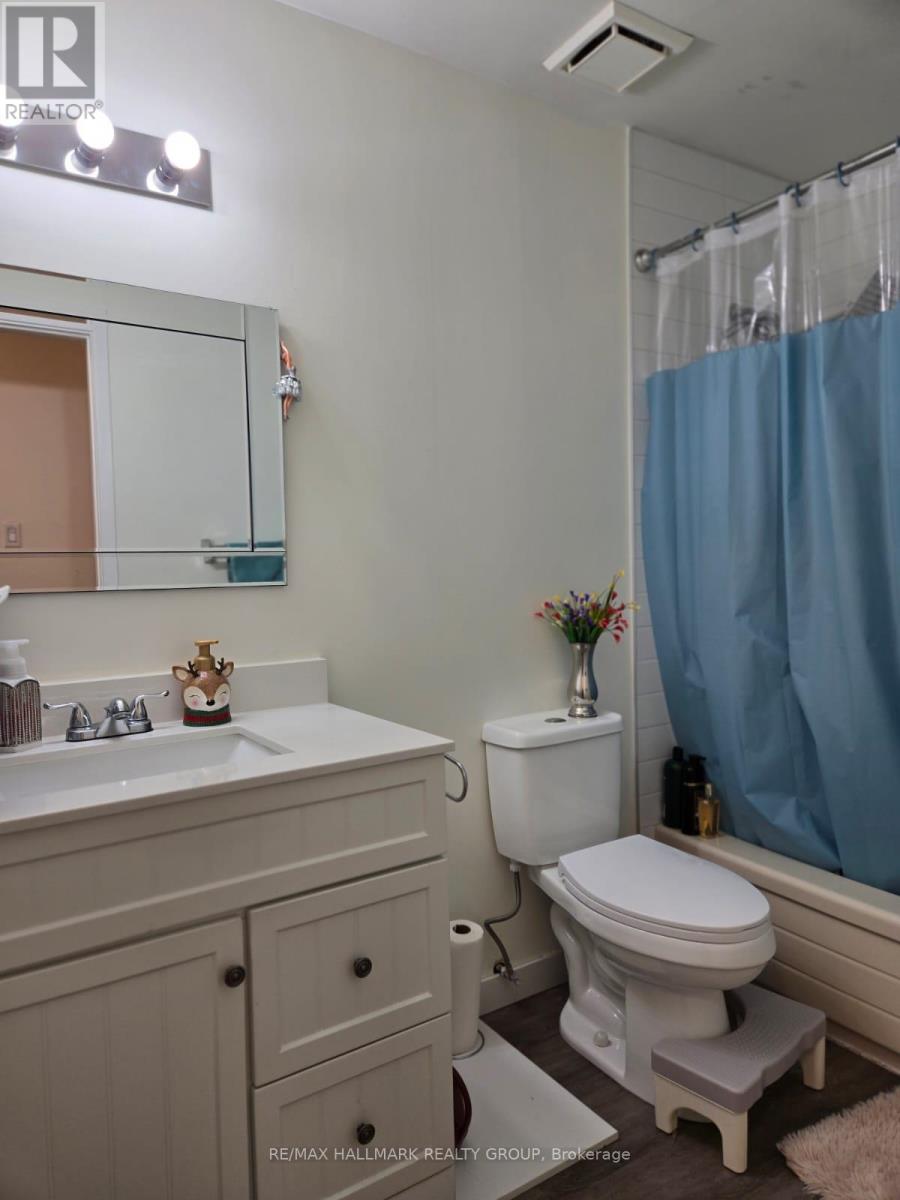 1863 Leclair Crescent, Ottawa, Ontario  K1E 3R8 - Photo 11 - X12647394