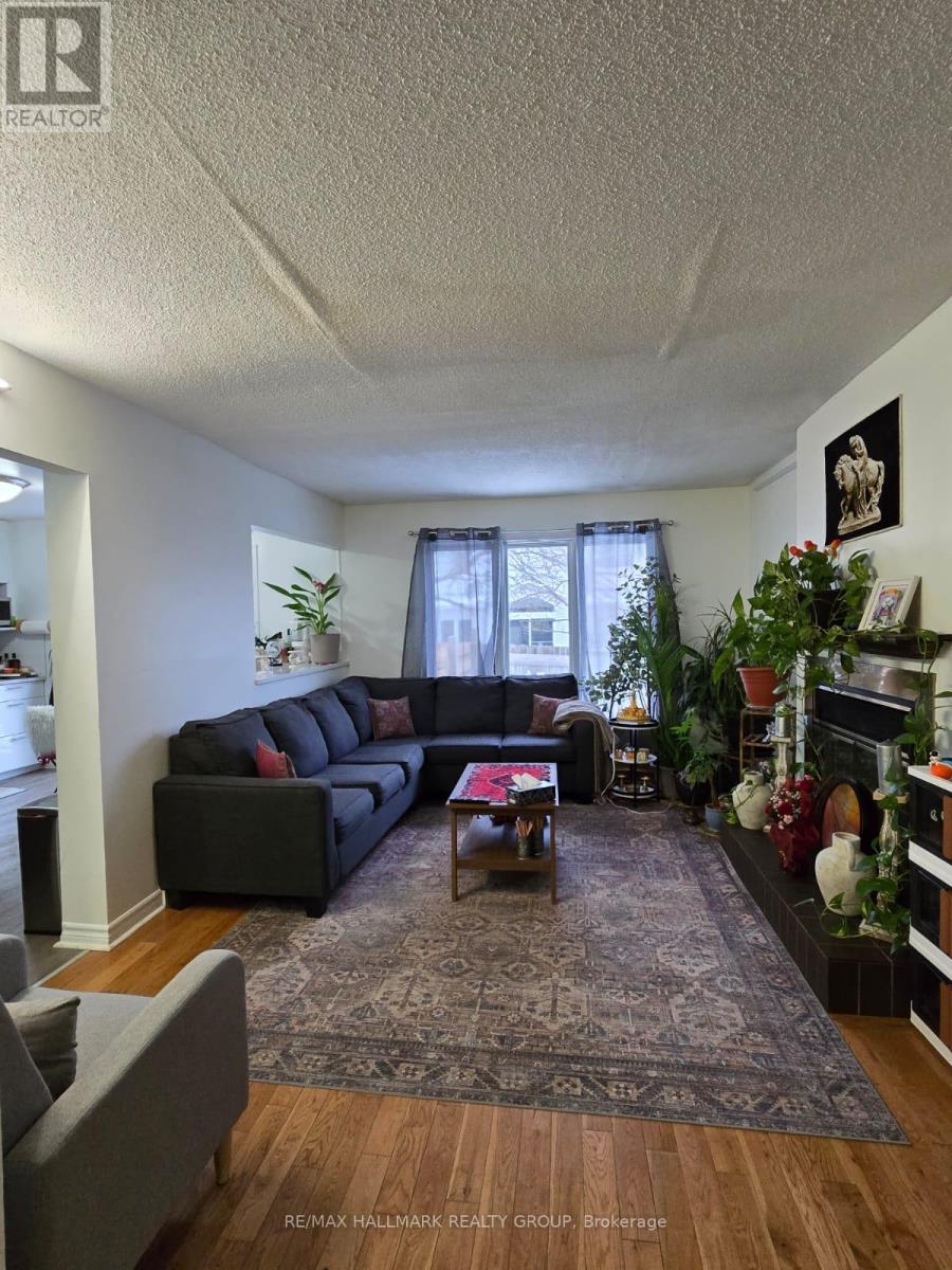 1863 Leclair Crescent, Ottawa, Ontario  K1E 3R8 - Photo 3 - X12647394