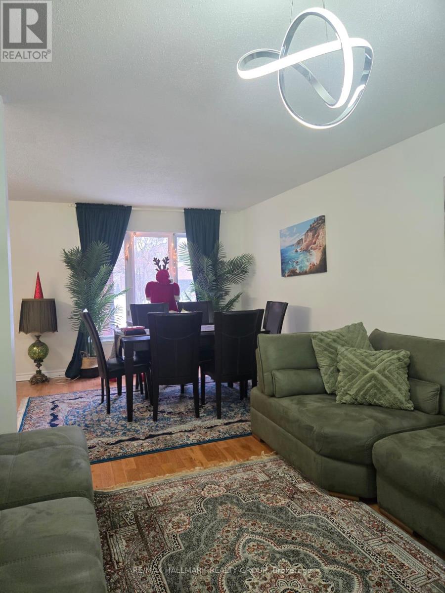 1863 Leclair Crescent, Ottawa, Ontario  K1E 3R8 - Photo 4 - X12647394