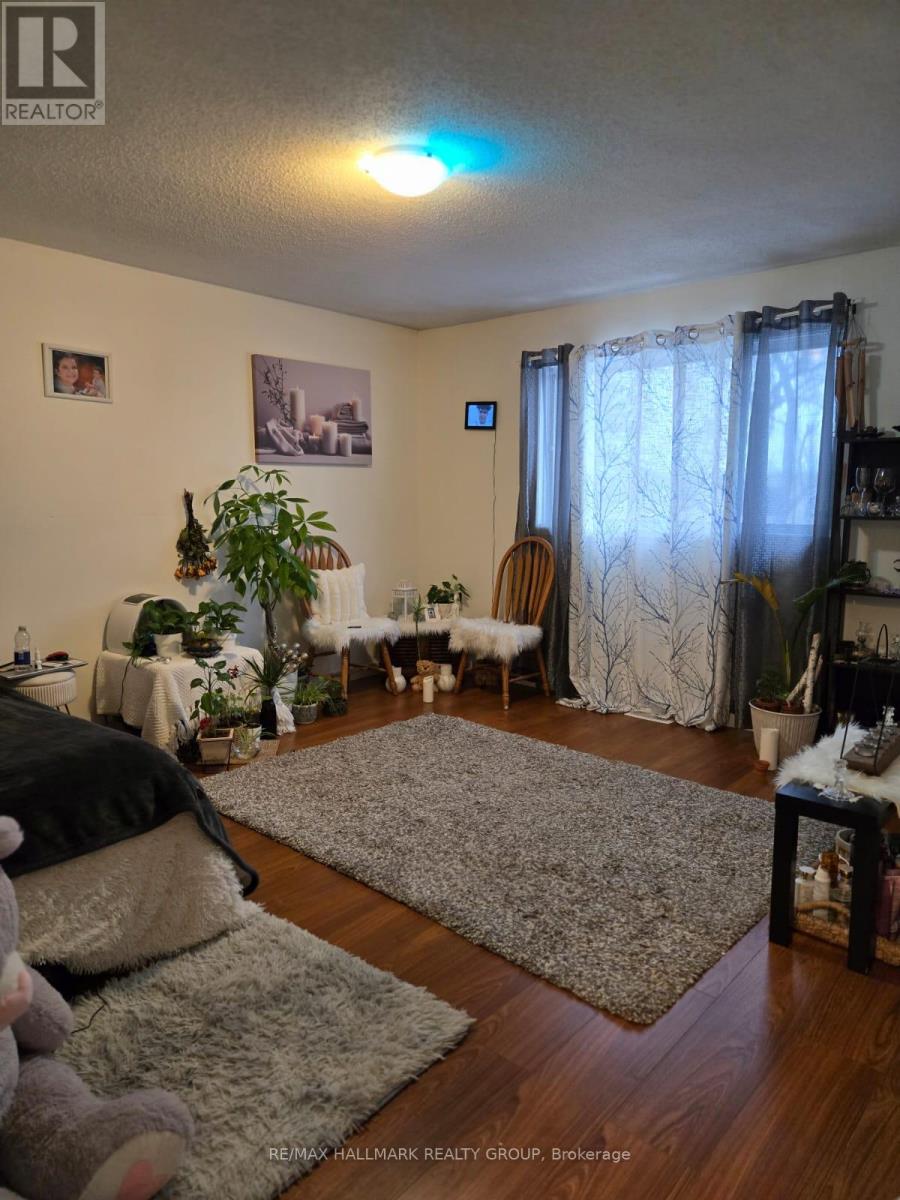 1863 Leclair Crescent, Ottawa, Ontario  K1E 3R8 - Photo 7 - X12647394