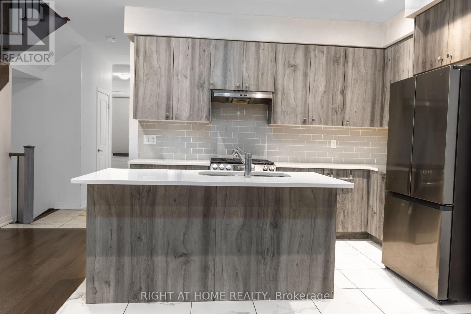 110 Yale Drive, Hamilton, Ontario  L0R 1W0 - Photo 13 - X12460074