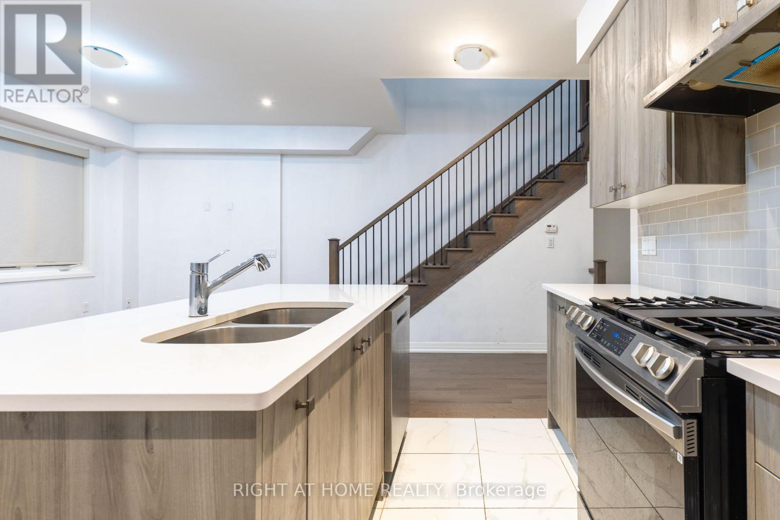 110 Yale Drive, Hamilton, Ontario  L0R 1W0 - Photo 16 - X12460074