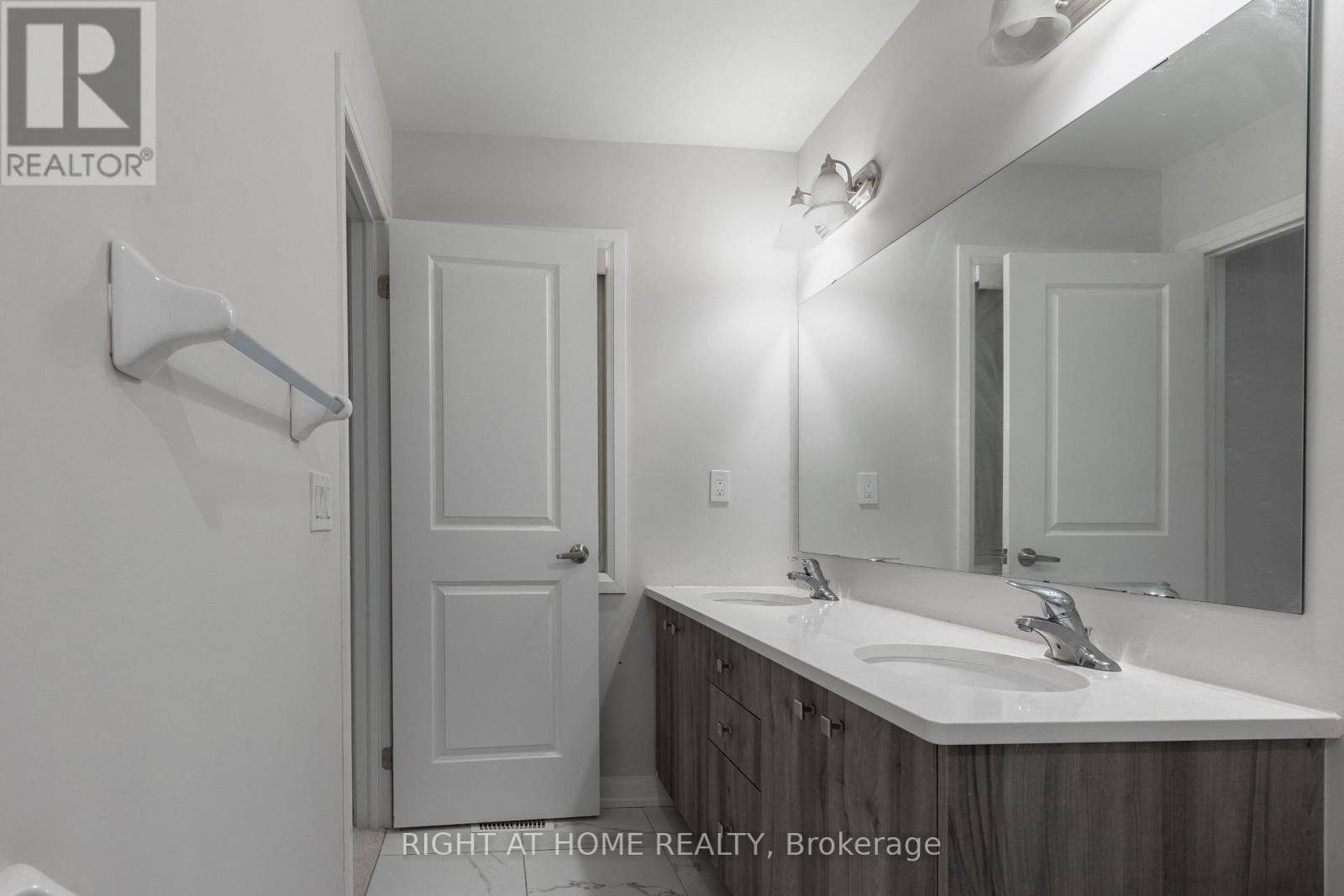 110 Yale Drive, Hamilton, Ontario  L0R 1W0 - Photo 26 - X12460074