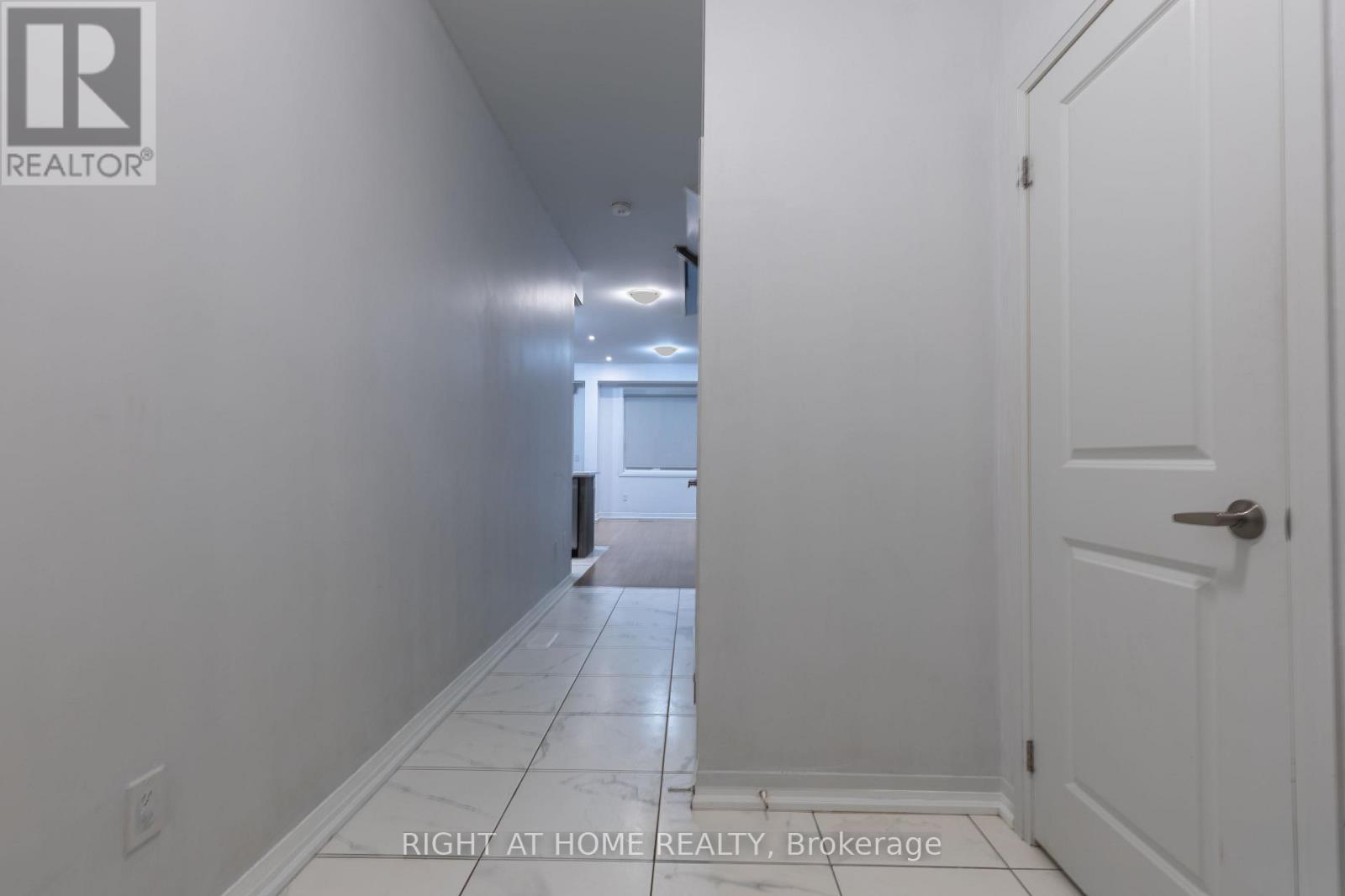 110 Yale Drive, Hamilton, Ontario  L0R 1W0 - Photo 4 - X12460074