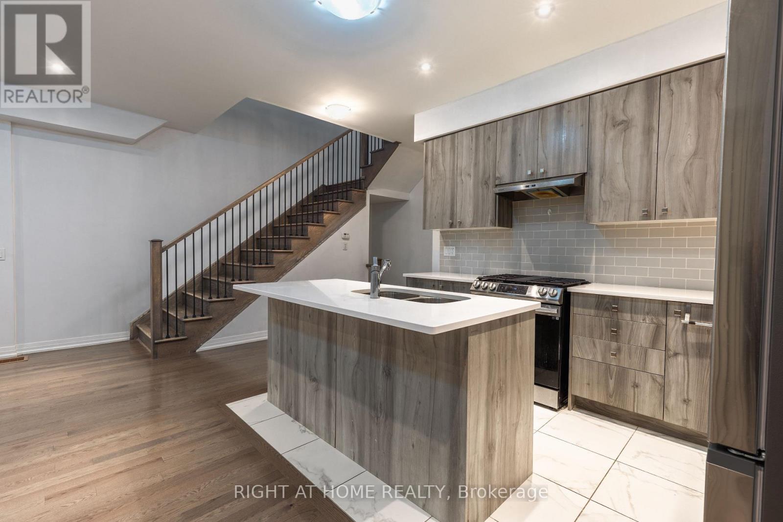 110 Yale Drive, Hamilton, Ontario  L0R 1W0 - Photo 5 - X12460074