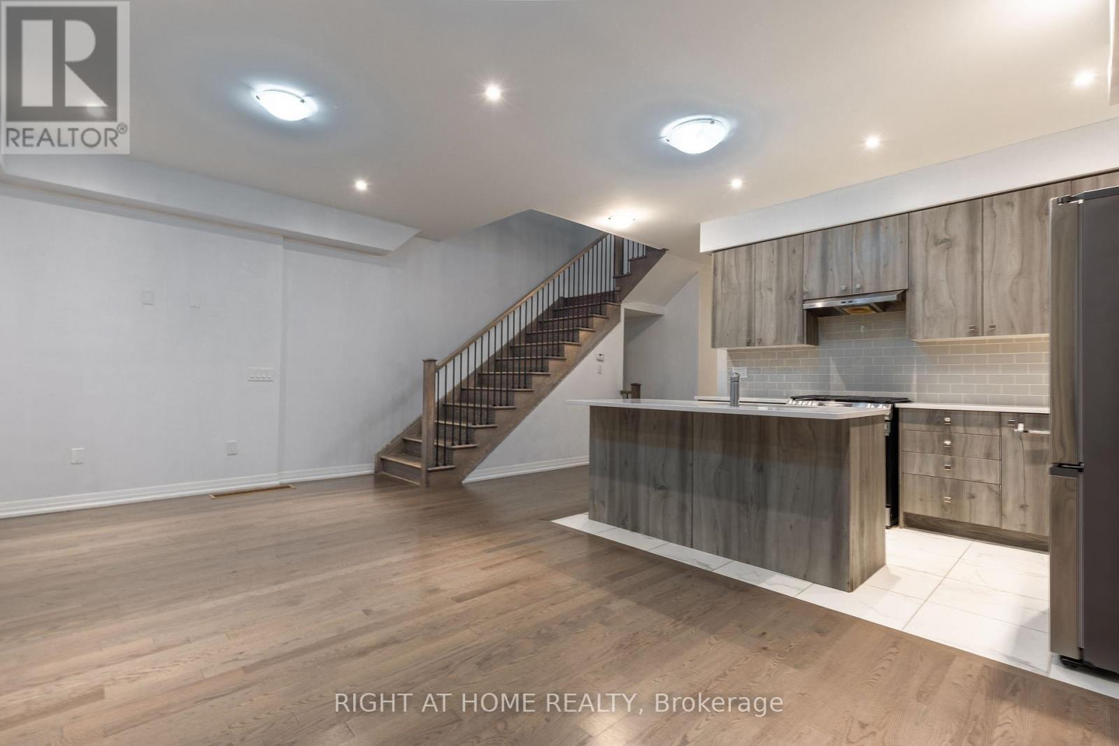 110 Yale Drive, Hamilton, Ontario  L0R 1W0 - Photo 8 - X12460074