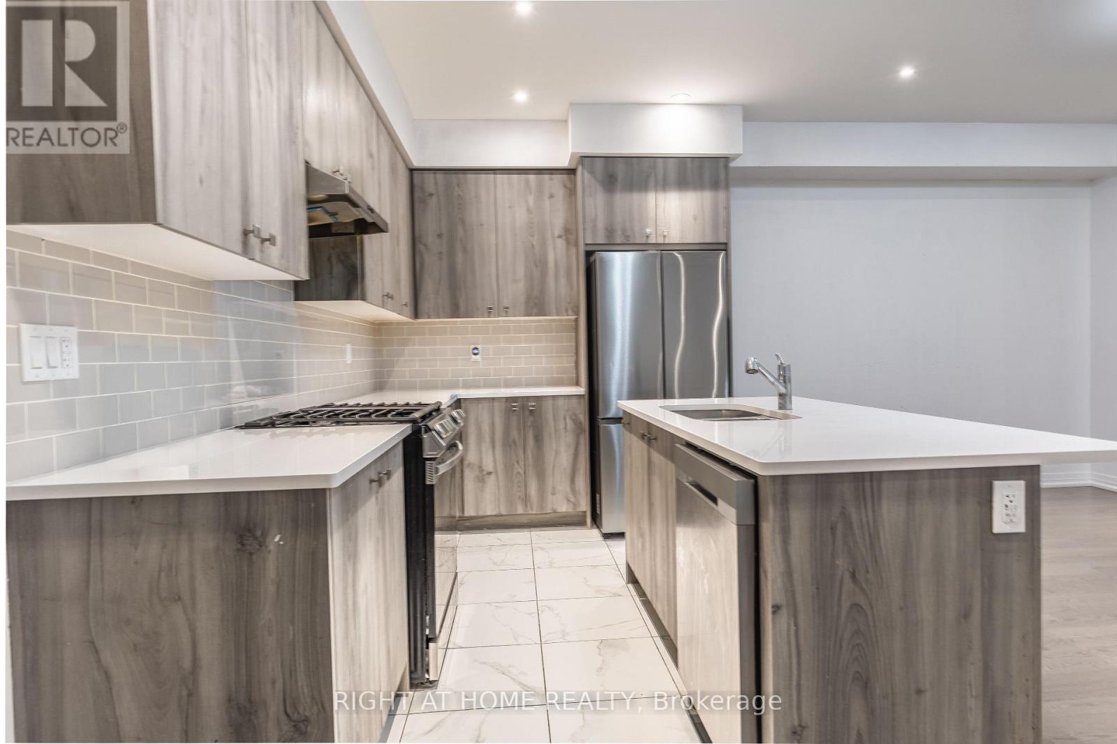 110 Yale Drive, Hamilton, Ontario  L0R 1W0 - Photo 9 - X12460074