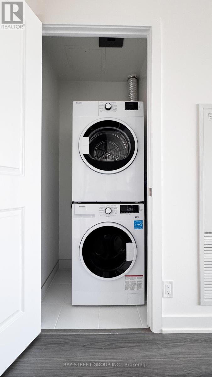 1008 - 50 Upper Mall Way, Vaughan, Ontario  L4J 0L8 - Photo 10 - N12647406