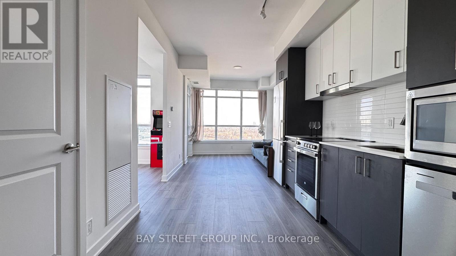 1008 - 50 Upper Mall Way, Vaughan, Ontario  L4J 0L8 - Photo 2 - N12647406