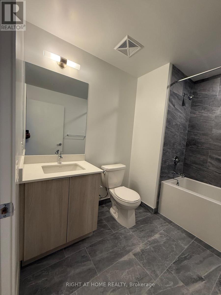 3912 - 395 Square One Drive, Mississauga, Ontario  L5B 0P6 - Photo 10 - W12647400