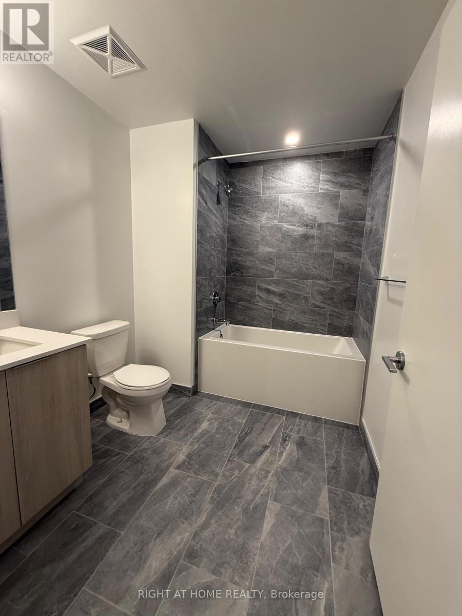 3912 - 395 Square One Drive, Mississauga, Ontario  L5B 0P6 - Photo 11 - W12647400