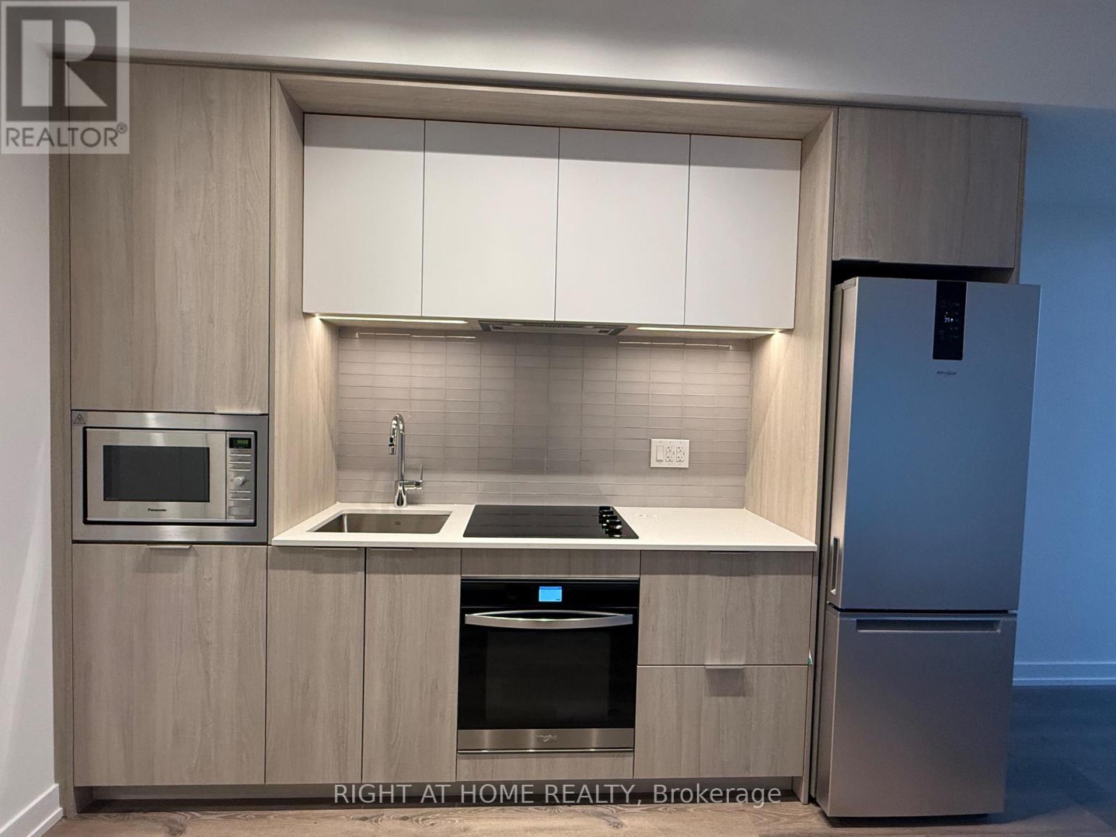 3912 - 395 Square One Drive, Mississauga, Ontario  L5B 0P6 - Photo 14 - W12647400