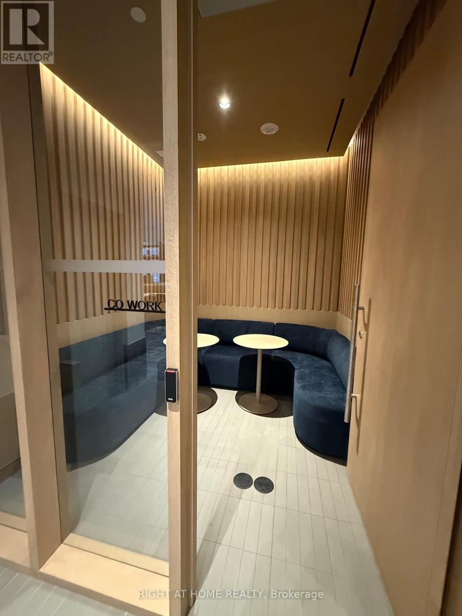 3912 - 395 Square One Drive, Mississauga, Ontario  L5B 0P6 - Photo 3 - W12647400