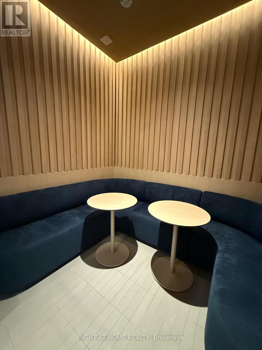 3912 - 395 Square One Drive, Mississauga, Ontario  L5B 0P6 - Photo 4 - W12647400