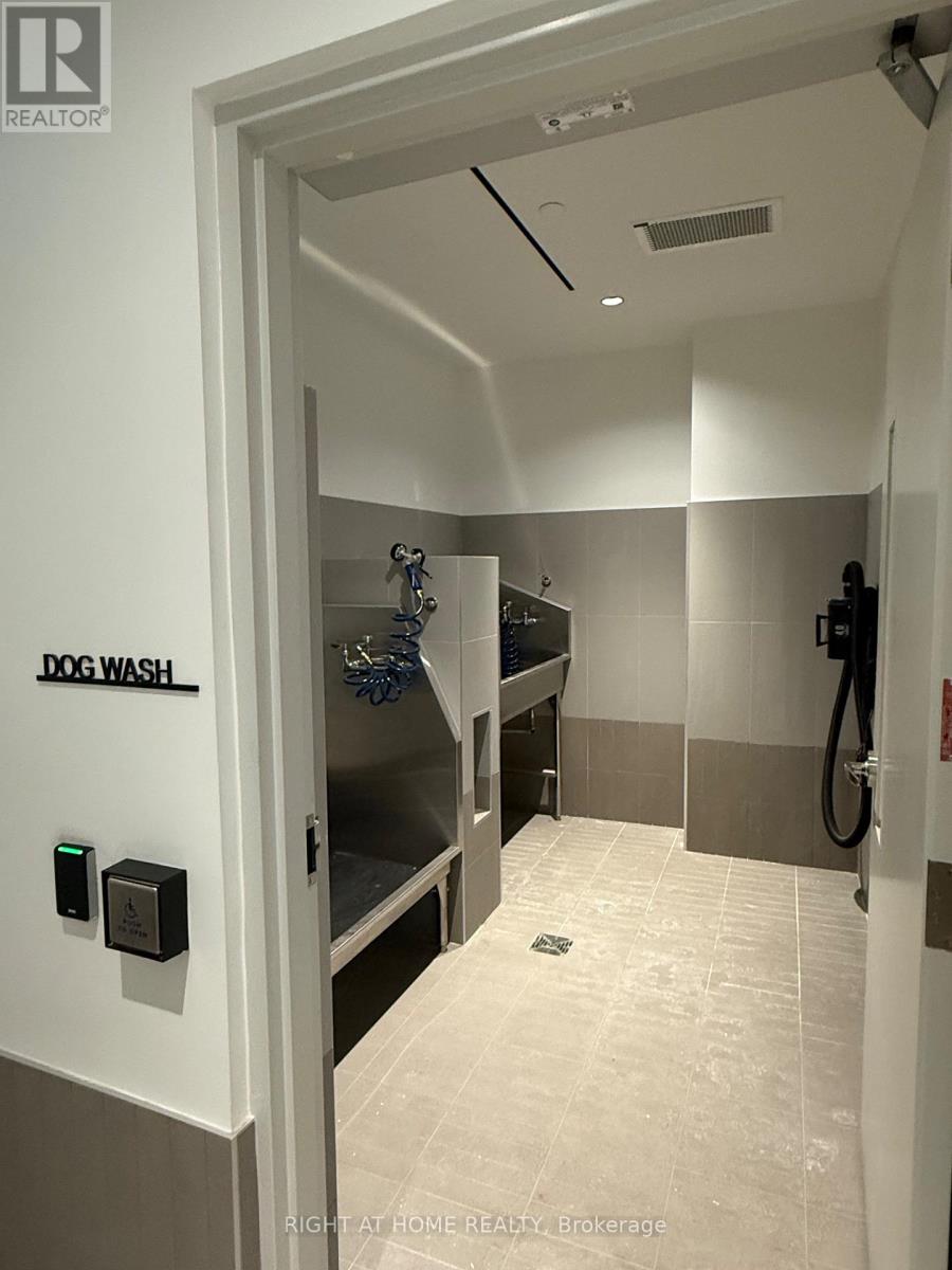 3912 - 395 Square One Drive, Mississauga, Ontario  L5B 0P6 - Photo 5 - W12647400