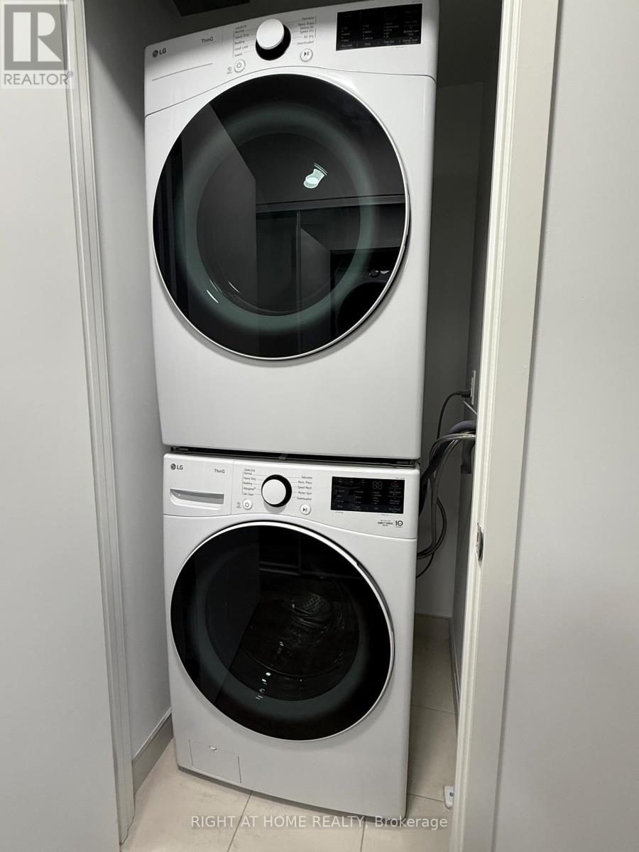 3912 - 395 Square One Drive, Mississauga, Ontario  L5B 0P6 - Photo 9 - W12647400