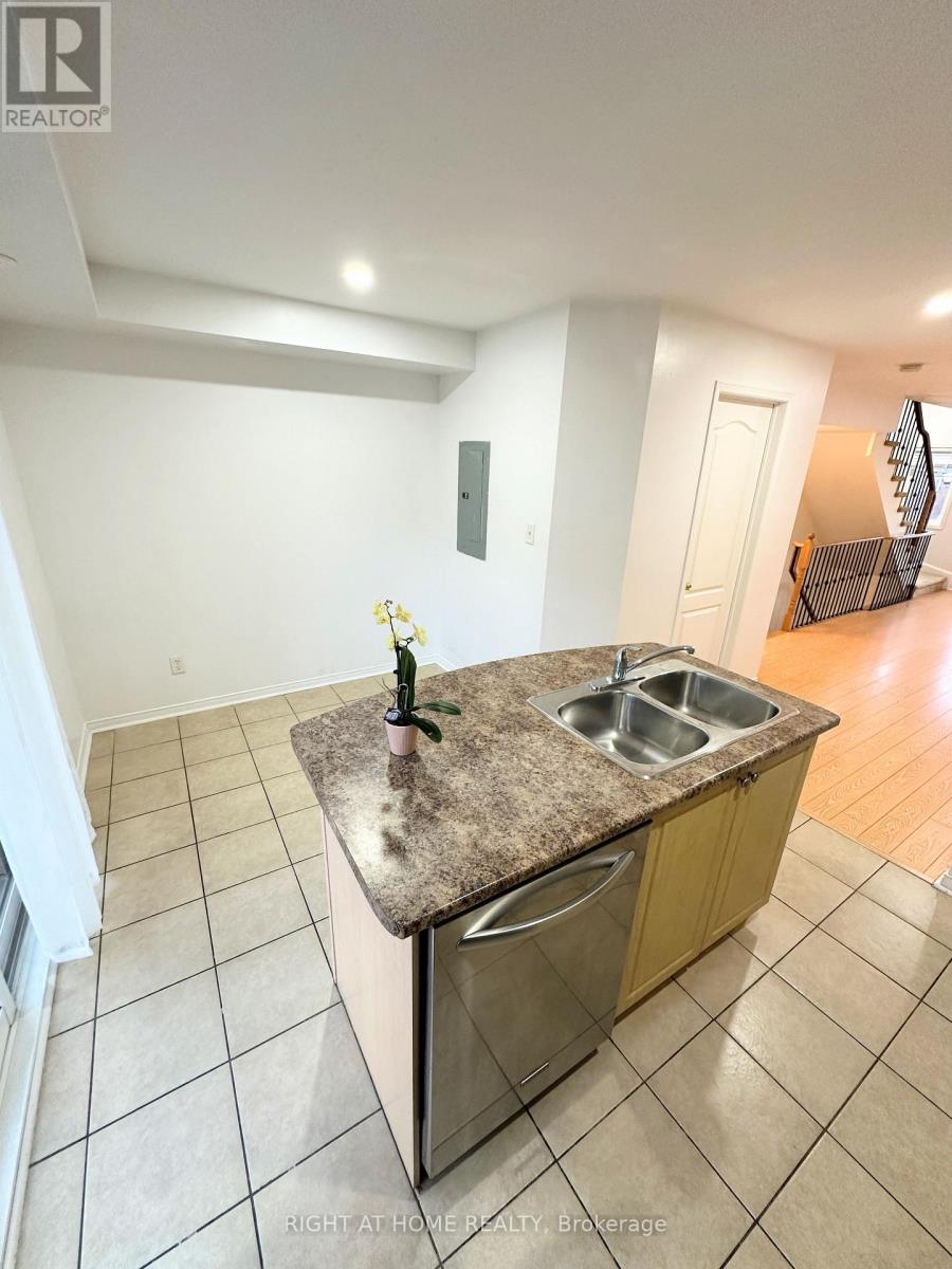 74 - 3250 Bentley Drive, Mississauga, Ontario  L5M 0P7 - Photo 5 - W12647412