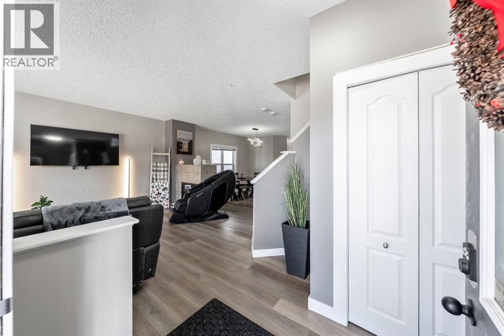 84 Cimarron Grove Close, Okotoks, Alberta  T1S 0H5 - Photo 2 - A2275647