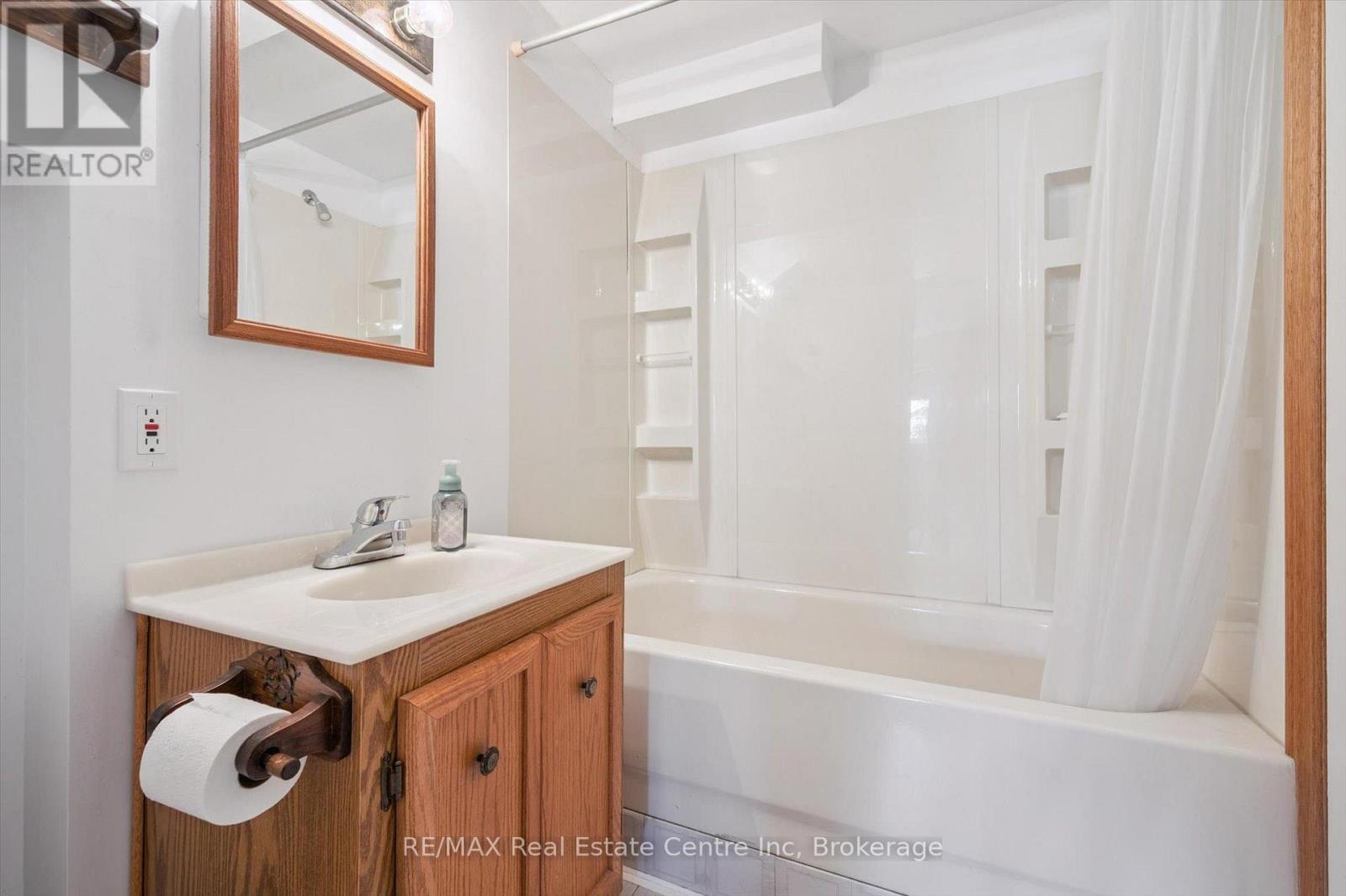 45 Chesterton Lane, Guelph (Grange Road), Ontario  N1E 6S8 - Photo 14 - X12412715