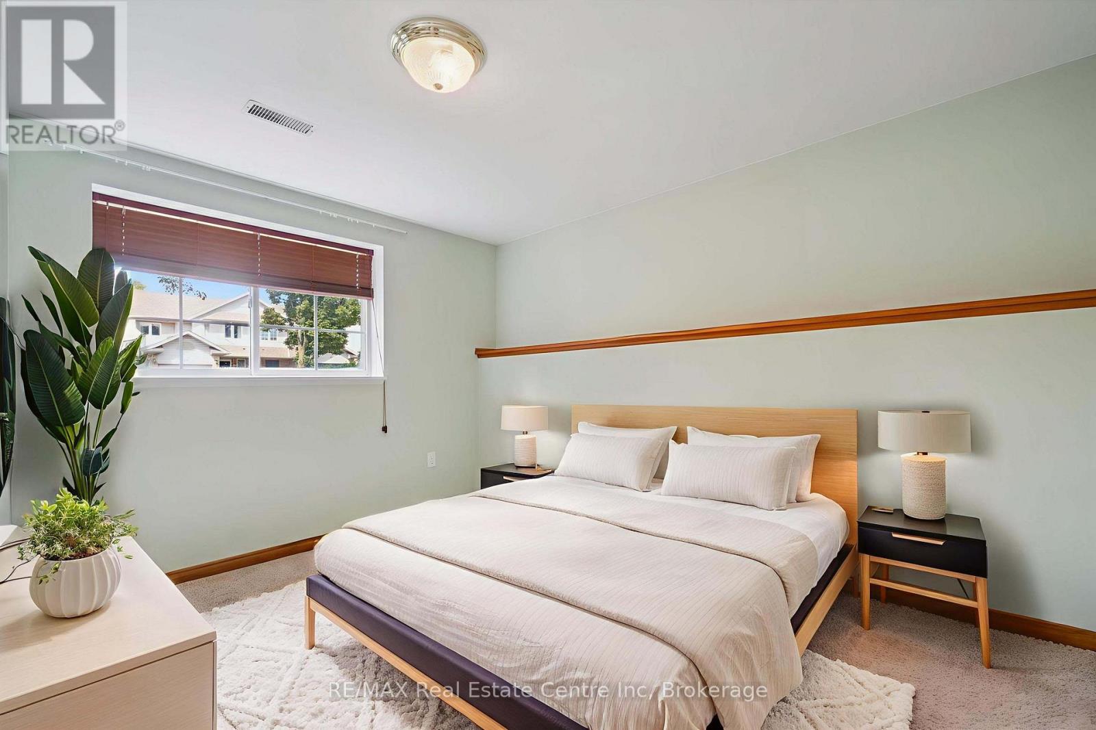 45 Chesterton Lane, Guelph (Grange Road), Ontario  N1E 6S8 - Photo 13 - X12412715