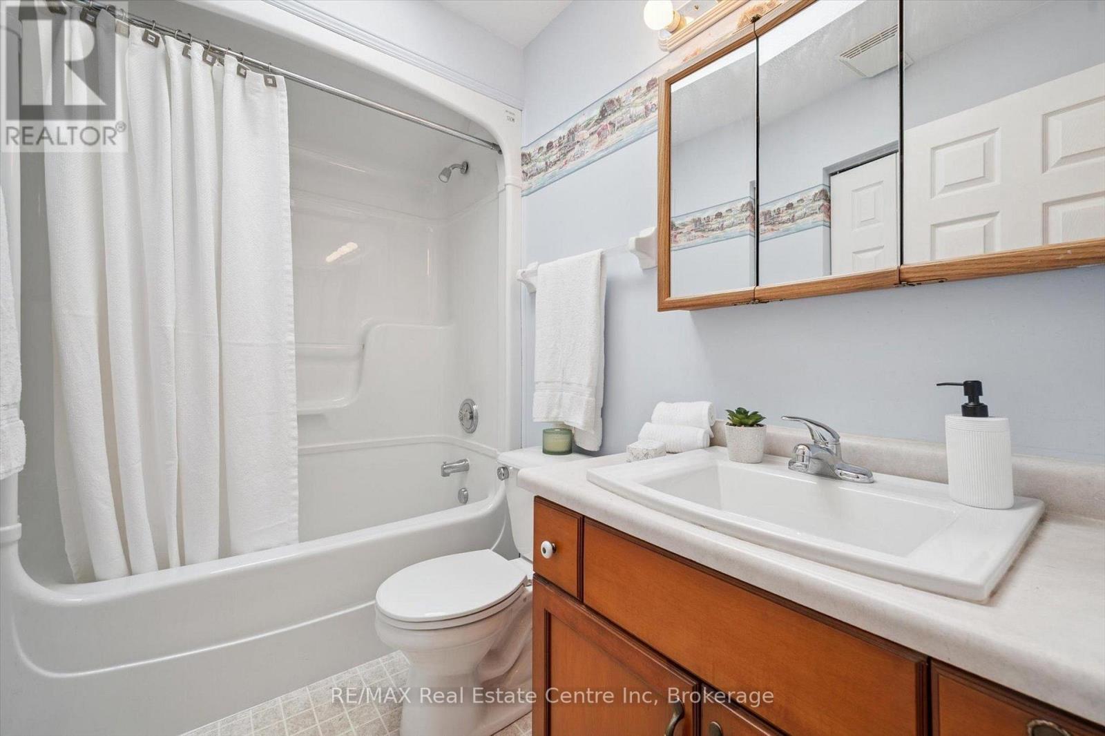 45 Chesterton Lane, Guelph (Grange Road), Ontario  N1E 6S8 - Photo 11 - X12412715