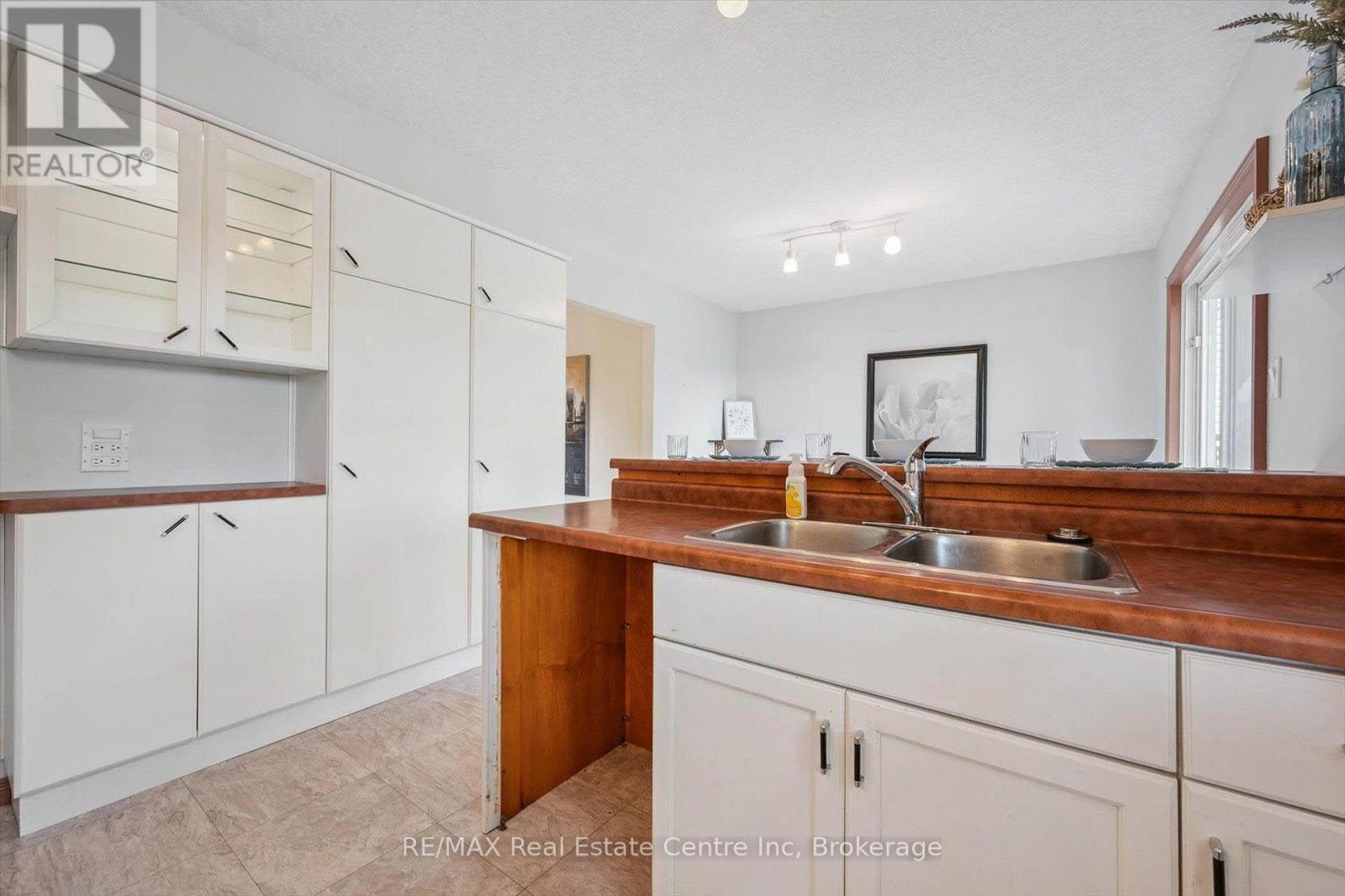 45 Chesterton Lane, Guelph (Grange Road), Ontario  N1E 6S8 - Photo 7 - X12412715