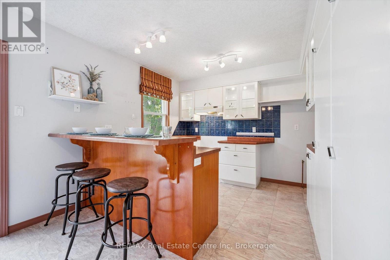 45 Chesterton Lane, Guelph (Grange Road), Ontario  N1E 6S8 - Photo 6 - X12412715