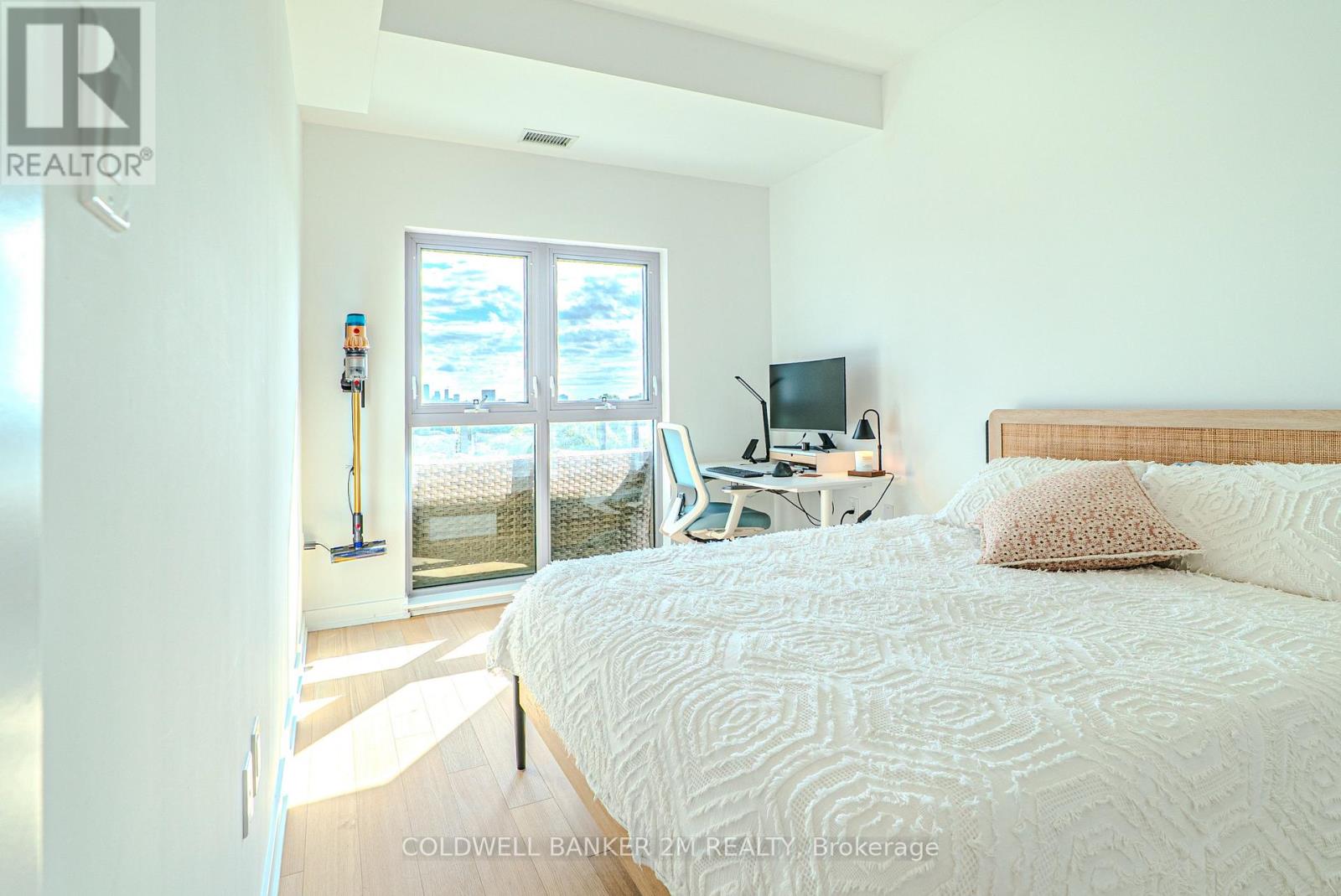 817 - 2433 Dufferin Street, Toronto, Ontario  M6E 3T2 - Photo 16 - W12383235