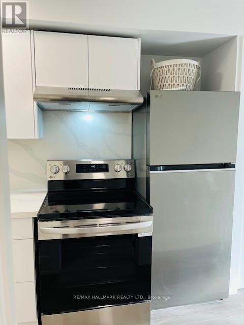 4 - 2961 Lakeshore Boulevard W, Toronto, Ontario  M8V 1Y5 - Photo 5 - W12644538