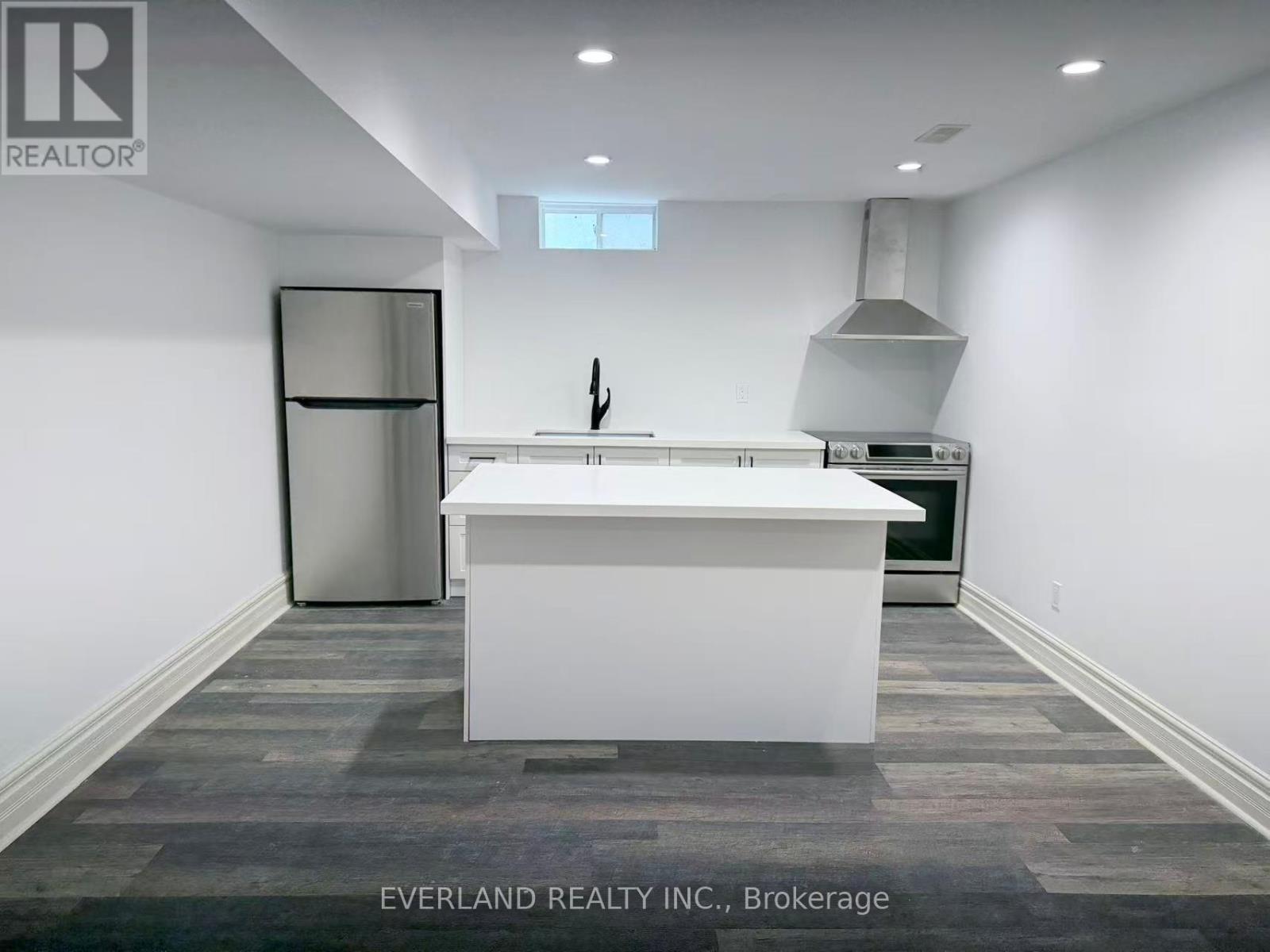 Basement138 Lady Fenyrose Avenue, Vaughan, Ontario  L6A 0E1 - Photo 4 - N12647446