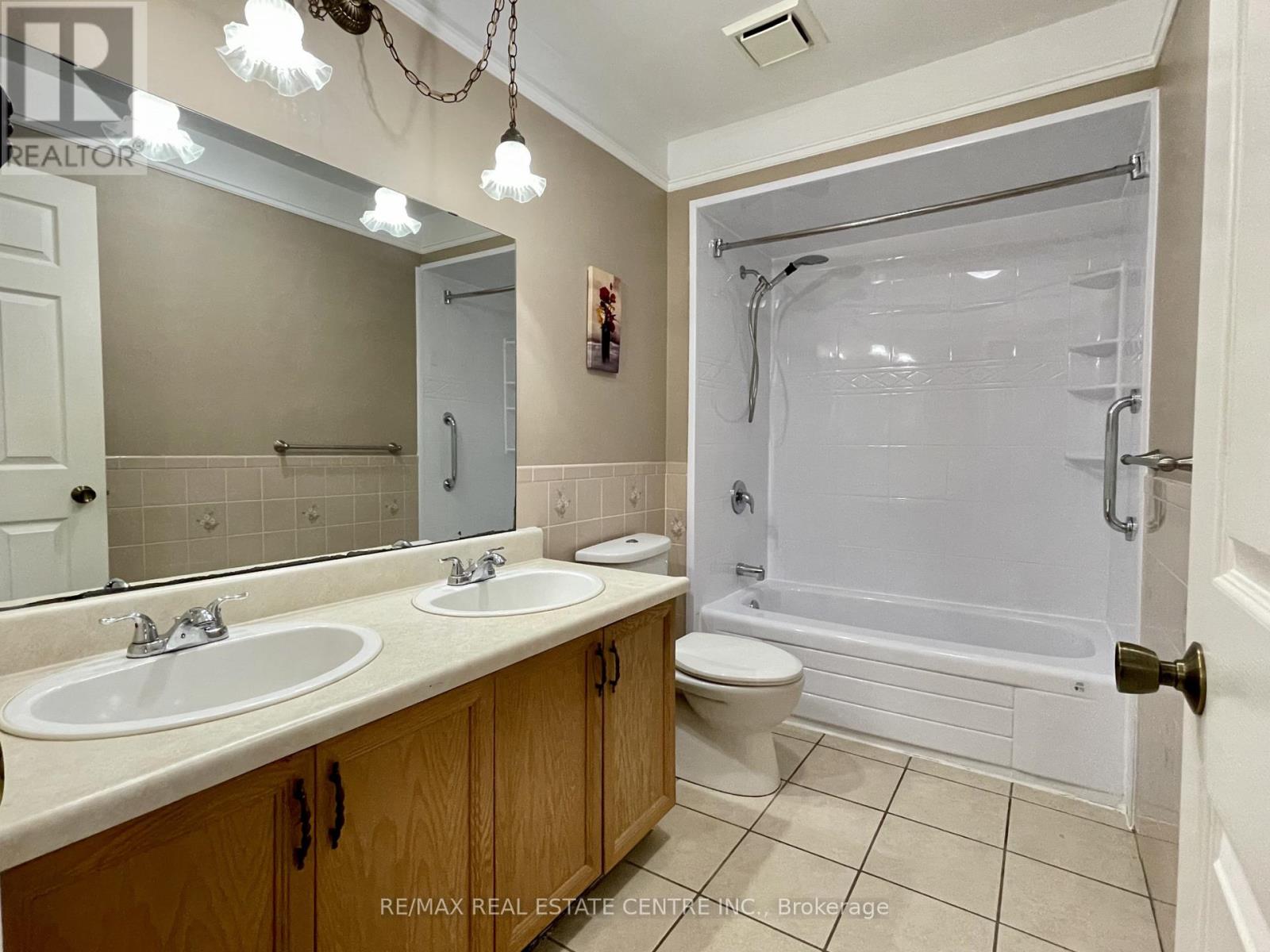 3216 Dovetail Mews, Mississauga, Ontario  L5L 5K3 - Photo 27 - W12647440