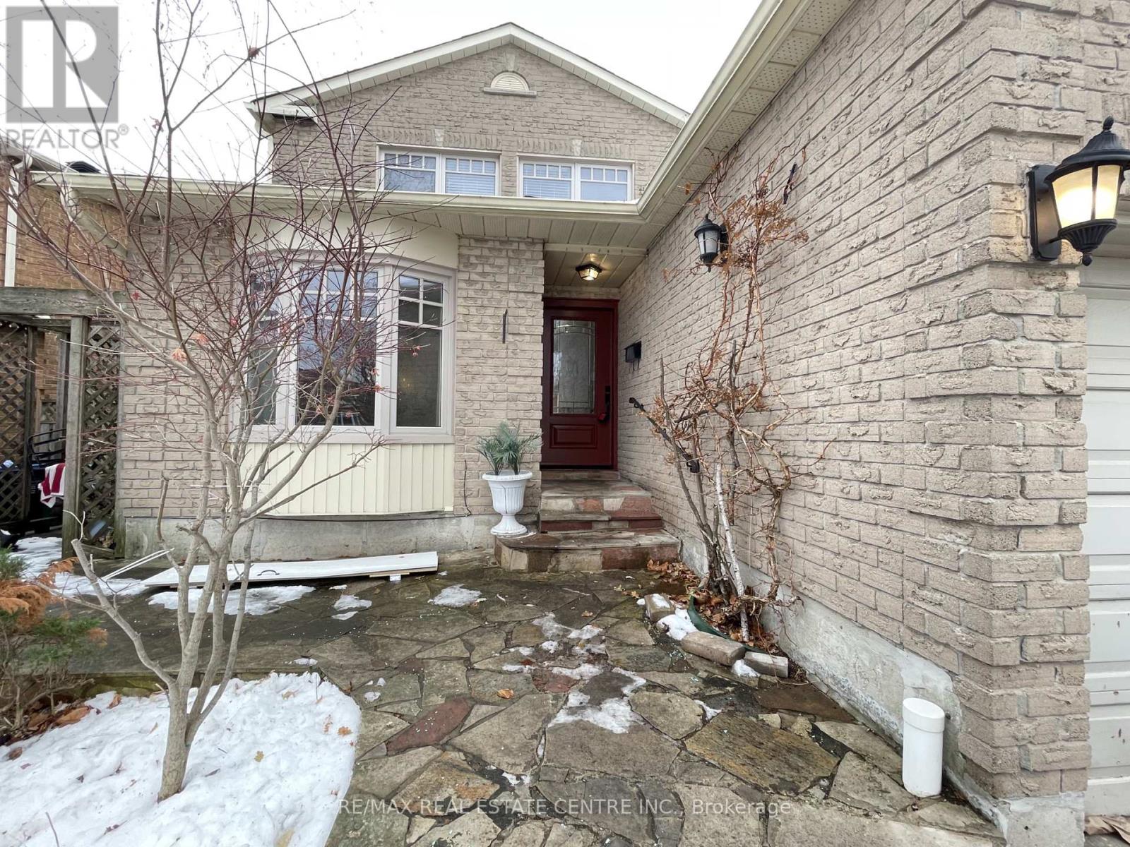 3216 Dovetail Mews, Mississauga, Ontario  L5L 5K3 - Photo 4 - W12647440