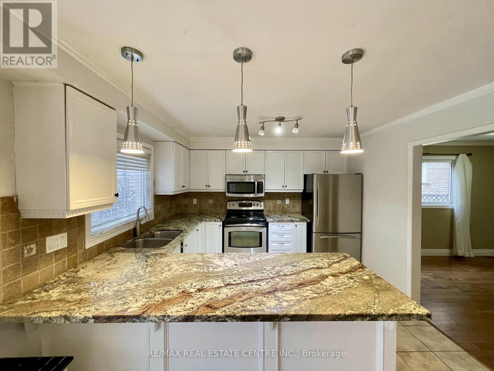 3216 Dovetail Mews, Mississauga, Ontario  L5L 5K3 - Photo 8 - W12647440