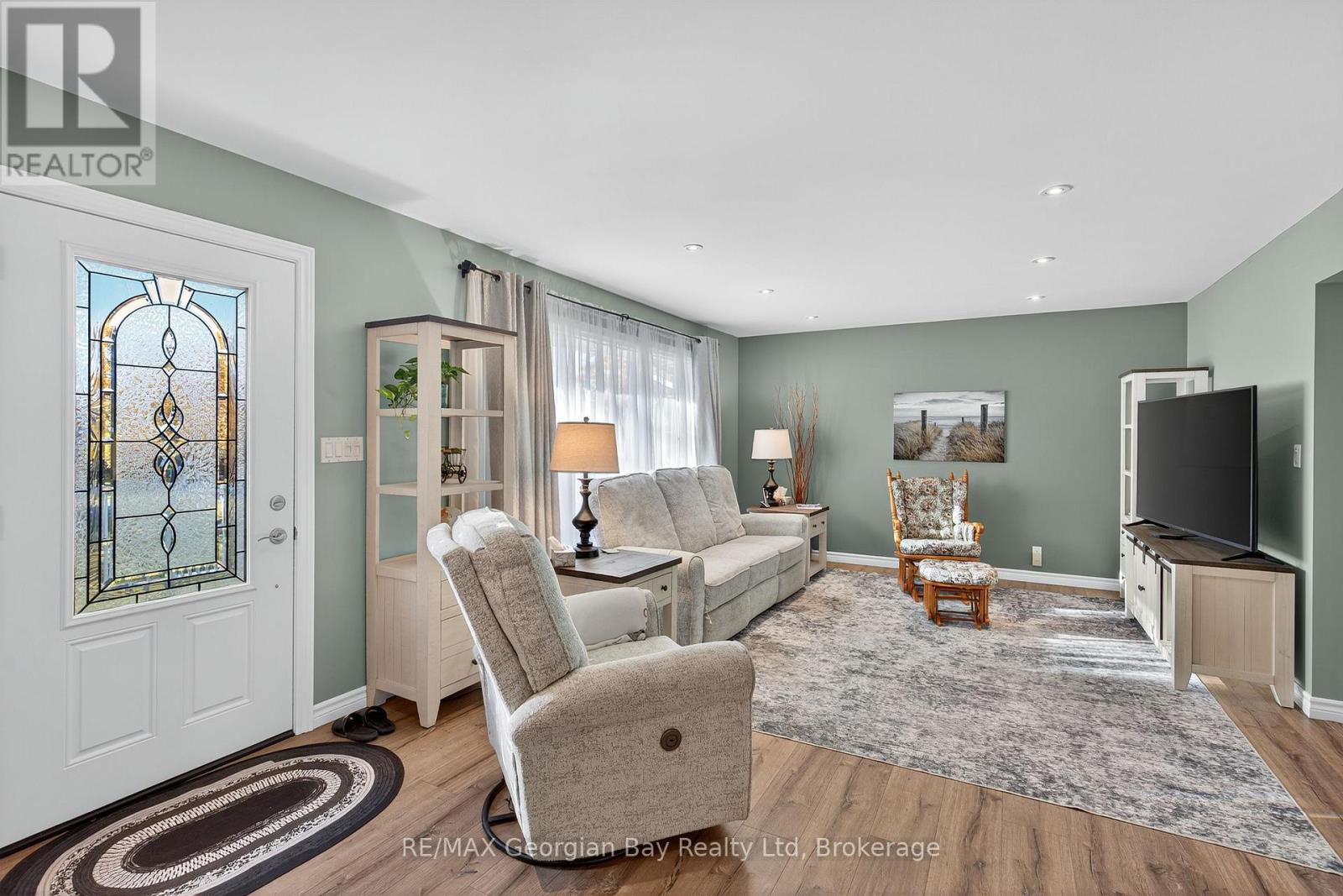 1034 Pine Grove Road, Penetanguishene, Ontario  L9M 2B5 - Photo 5 - S12487432