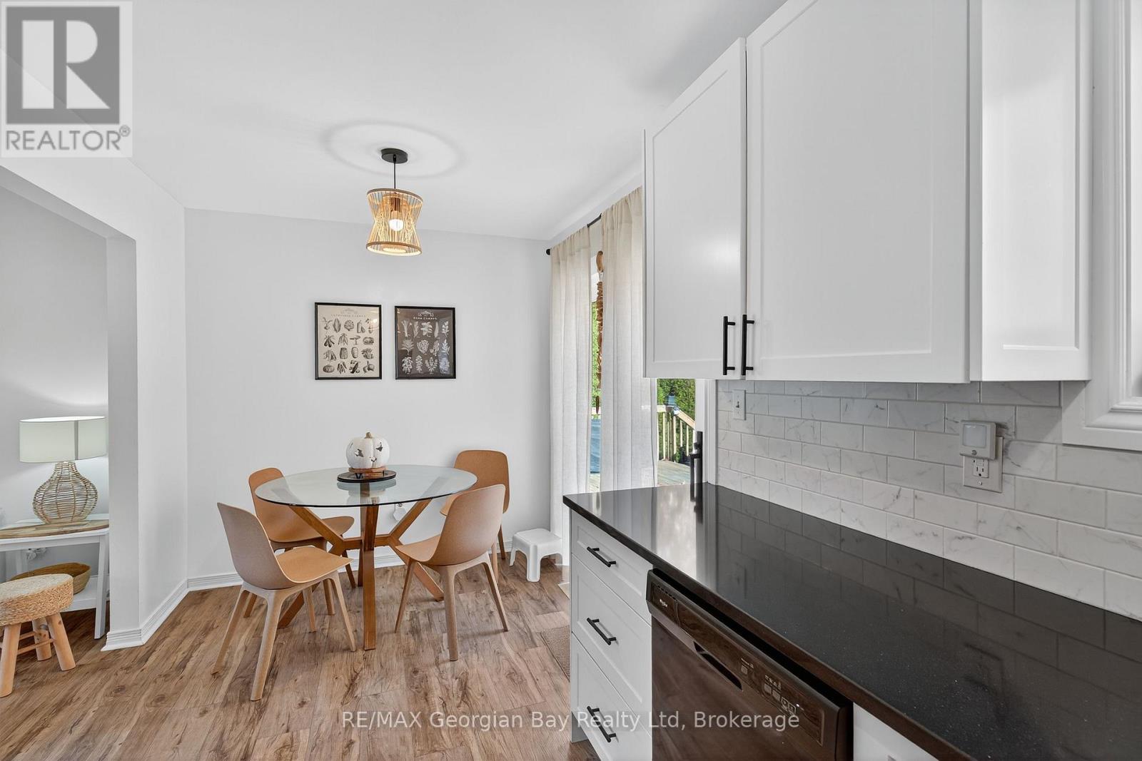 15 Lorne Avenue, Penetanguishene, Ontario  L9M 1B1 - Photo 19 - S12504148