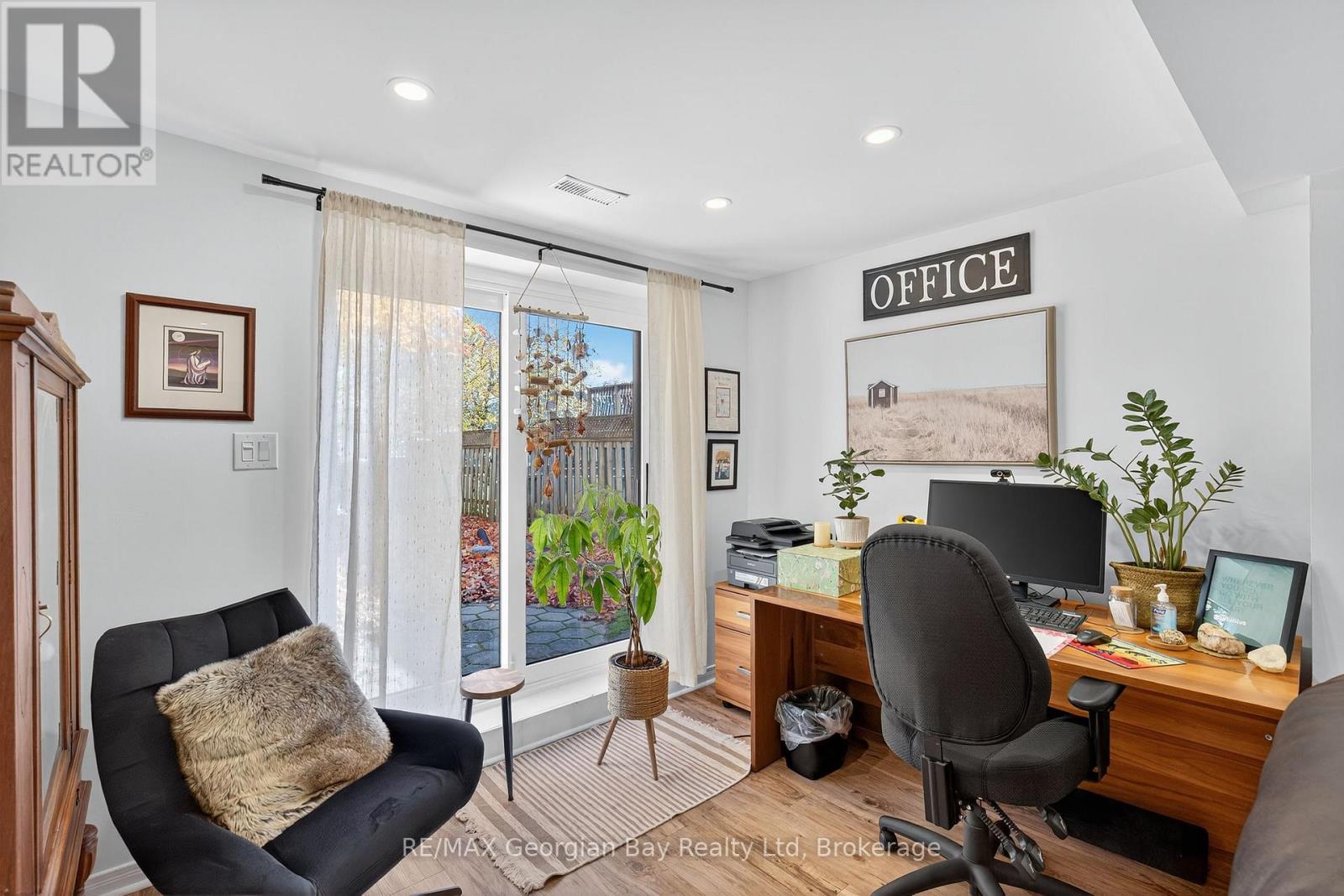 15 Lorne Avenue, Penetanguishene, Ontario  L9M 1B1 - Photo 26 - S12504148