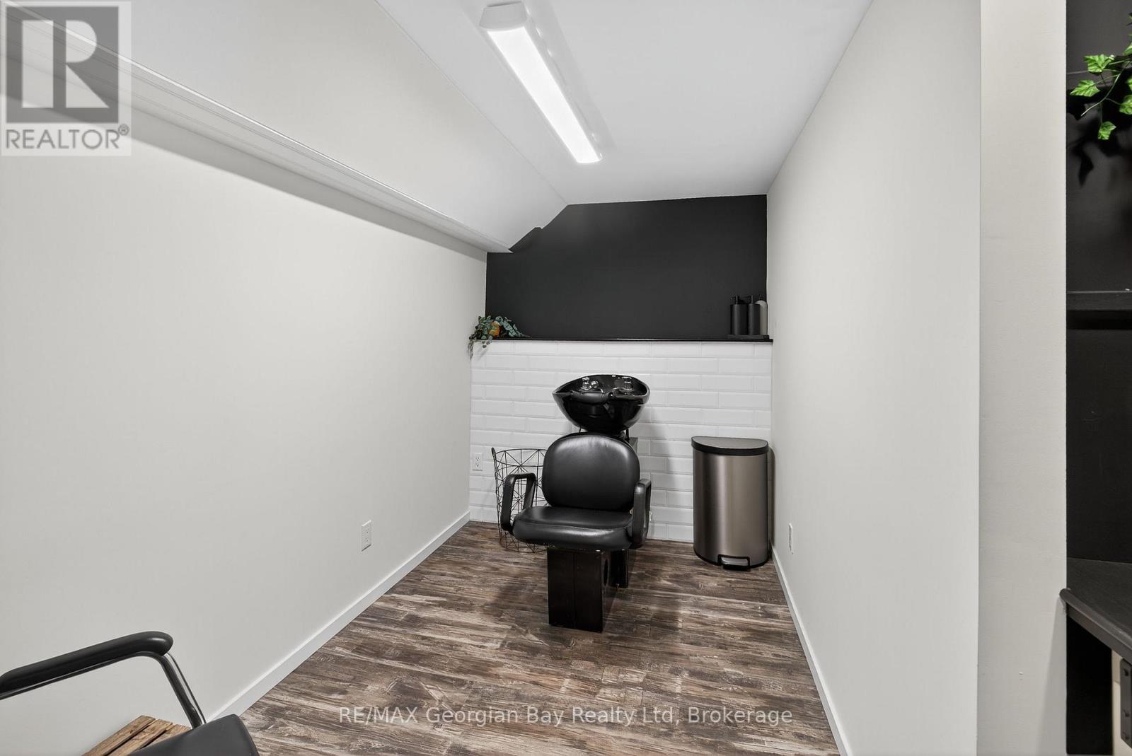 93 Edward Street, Penetanguishene, Ontario  L9M 1J3 - Photo 35 - S12478526