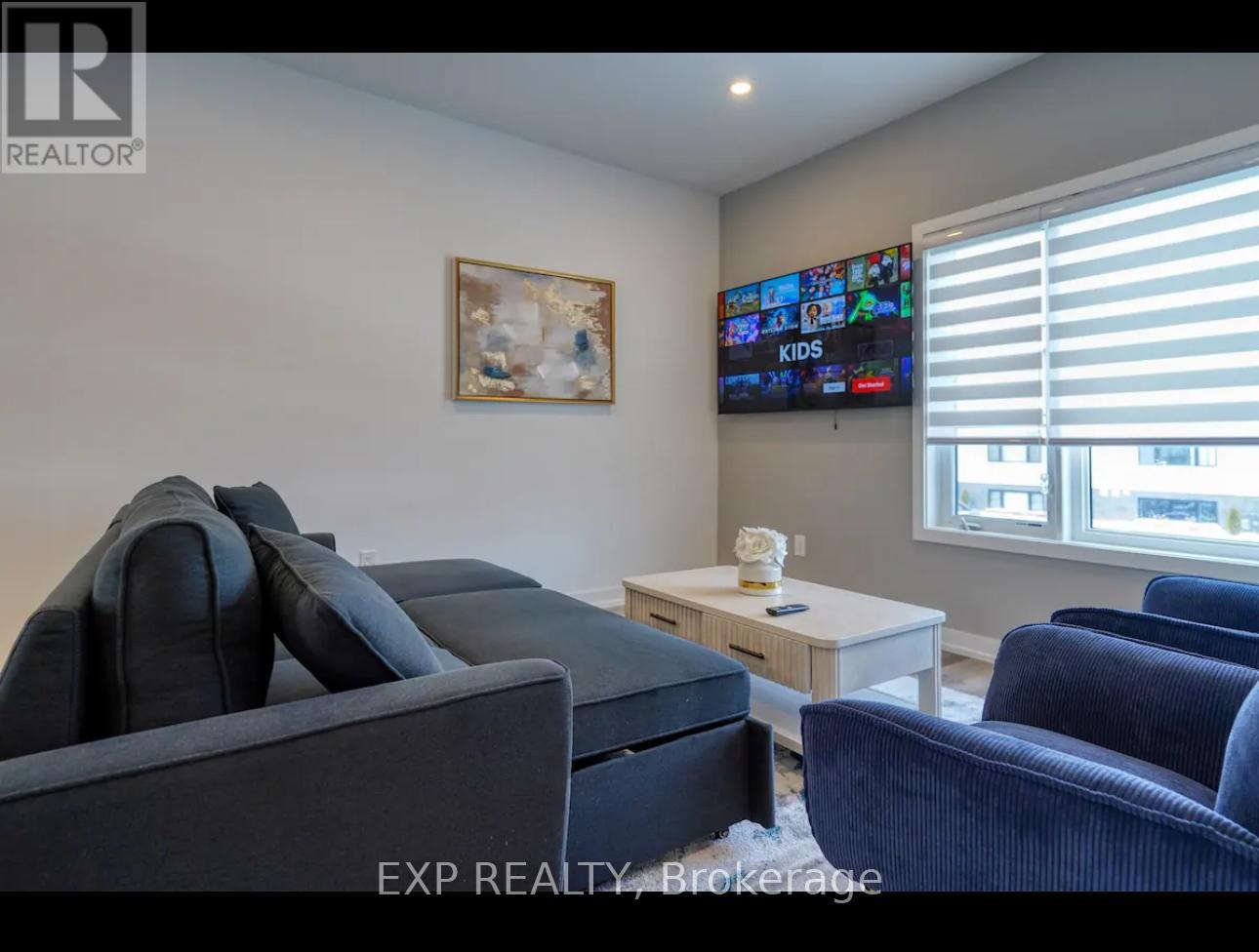 721 - 4263 Fourth Avenue, Niagara Falls, Ontario  L2E 0C2 - Photo 2 - X12647466