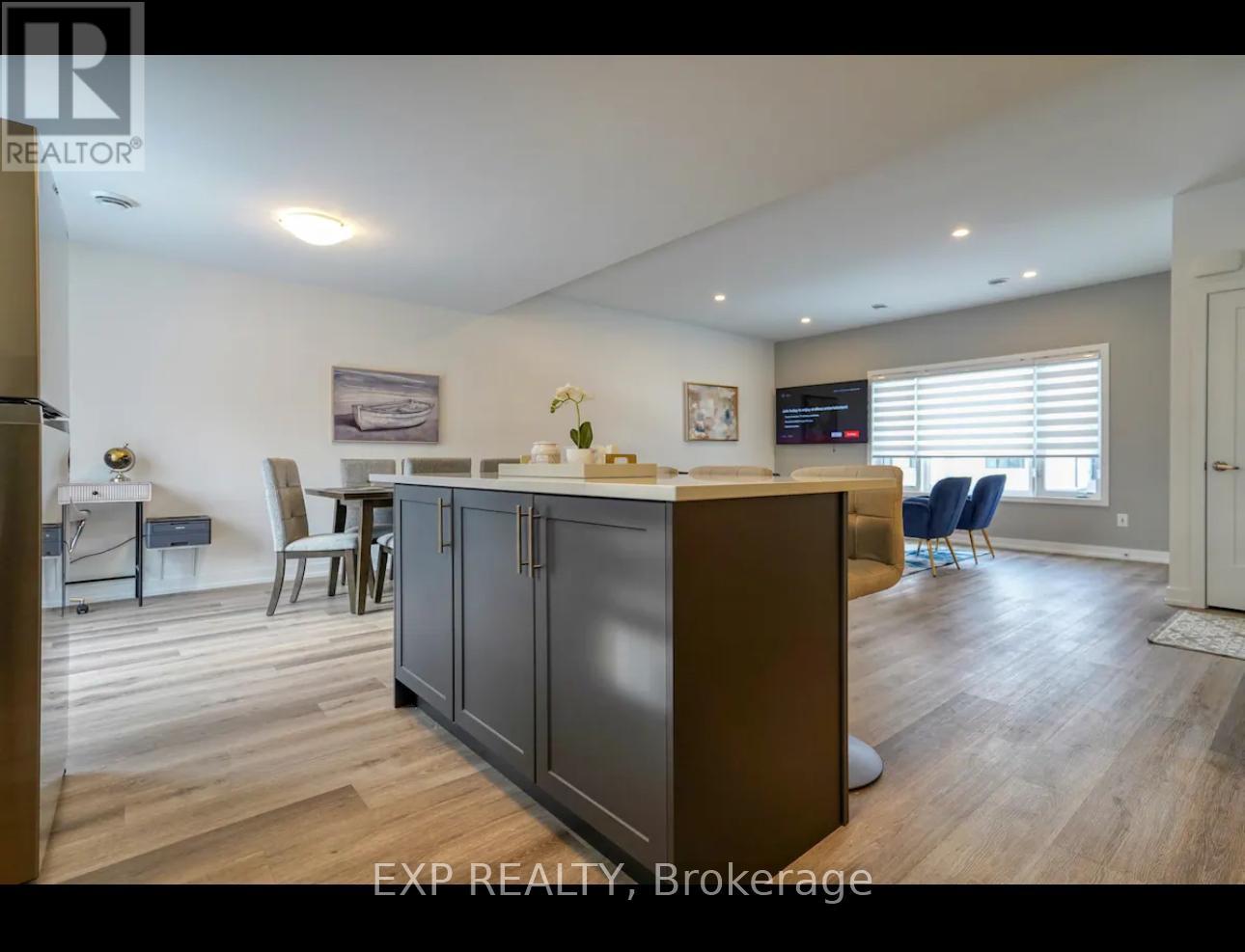 721 - 4263 Fourth Avenue, Niagara Falls, Ontario  L2E 0C2 - Photo 5 - X12647466