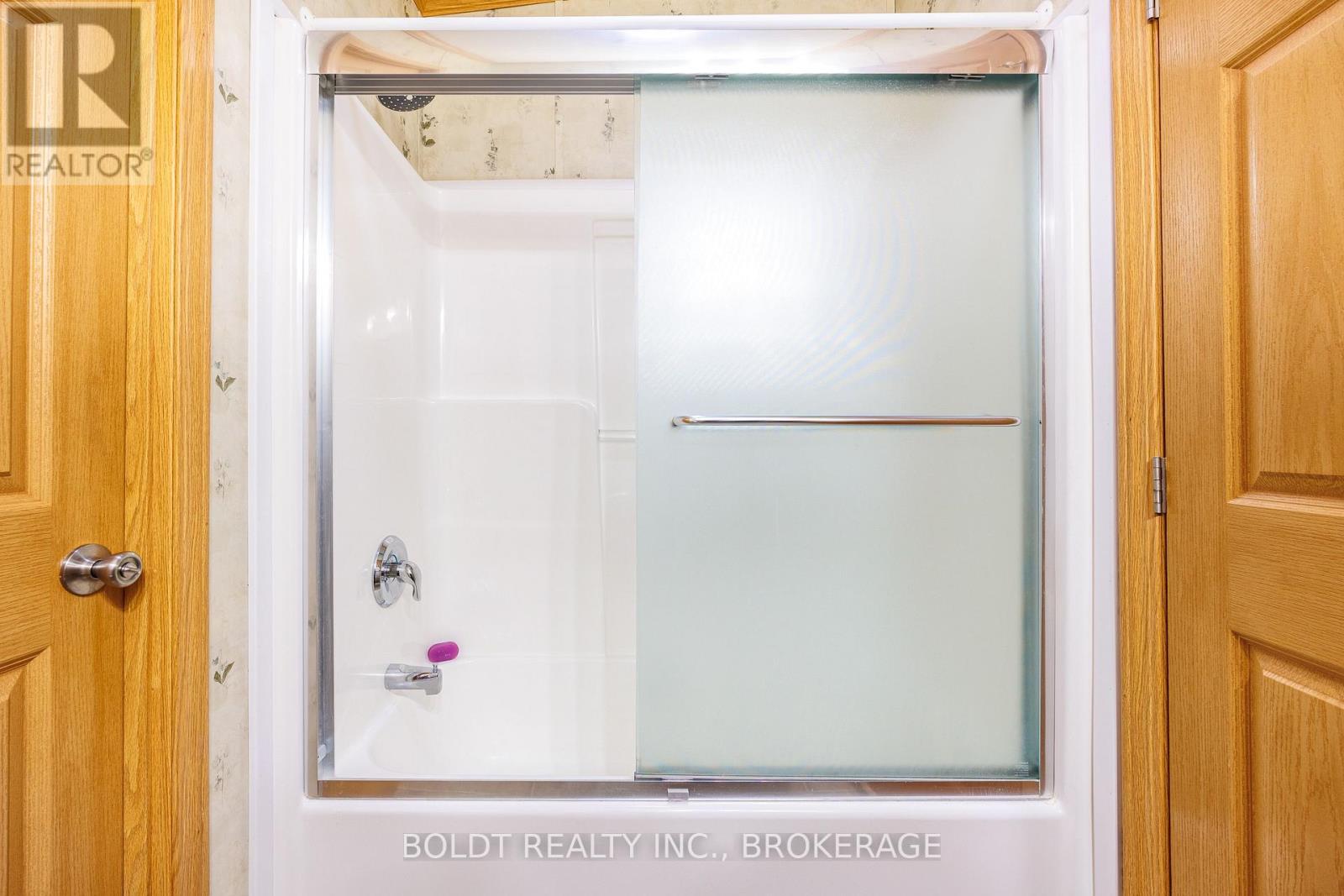 101 - 3033 Townline Road, Fort Erie, Ontario  L0S 1S1 - Photo 13 - X12647474