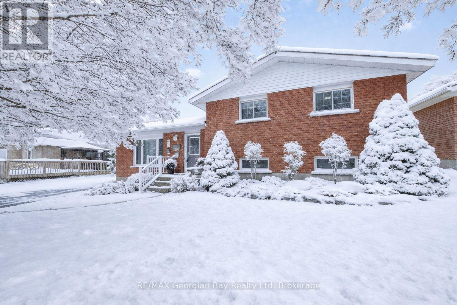 32 BONAVENTURE PLACE, Penetanguishene, Ontario