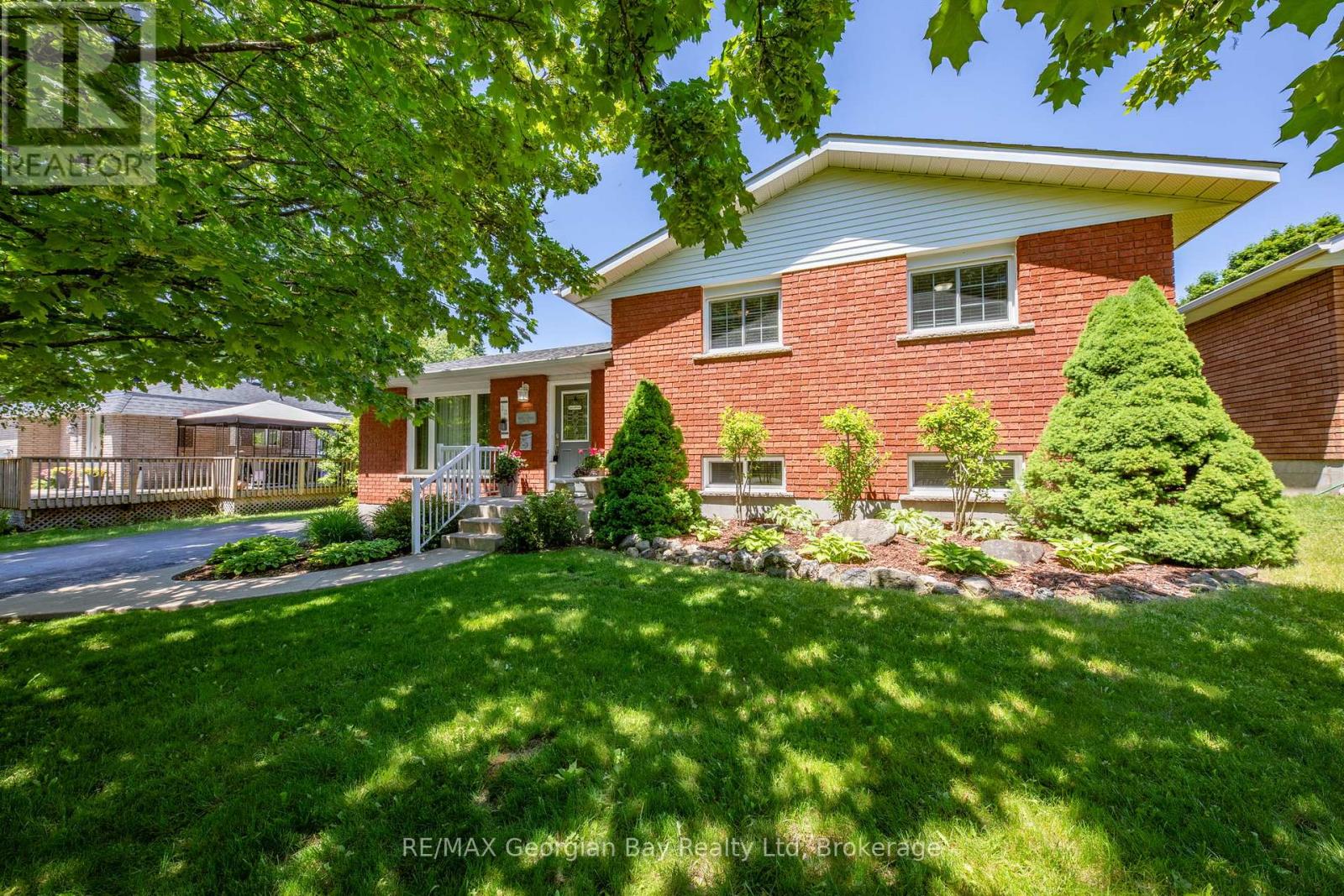 32 Bonaventure Place, Penetanguishene, Ontario  L9M 1J3 - Photo 2 - S12468545