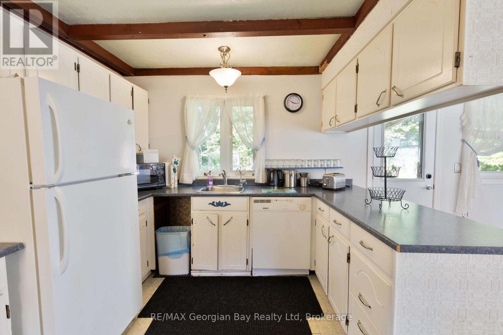 426 David Avenue, Tay, Ontario  L0K 1R0 - Photo 8 - S12362806