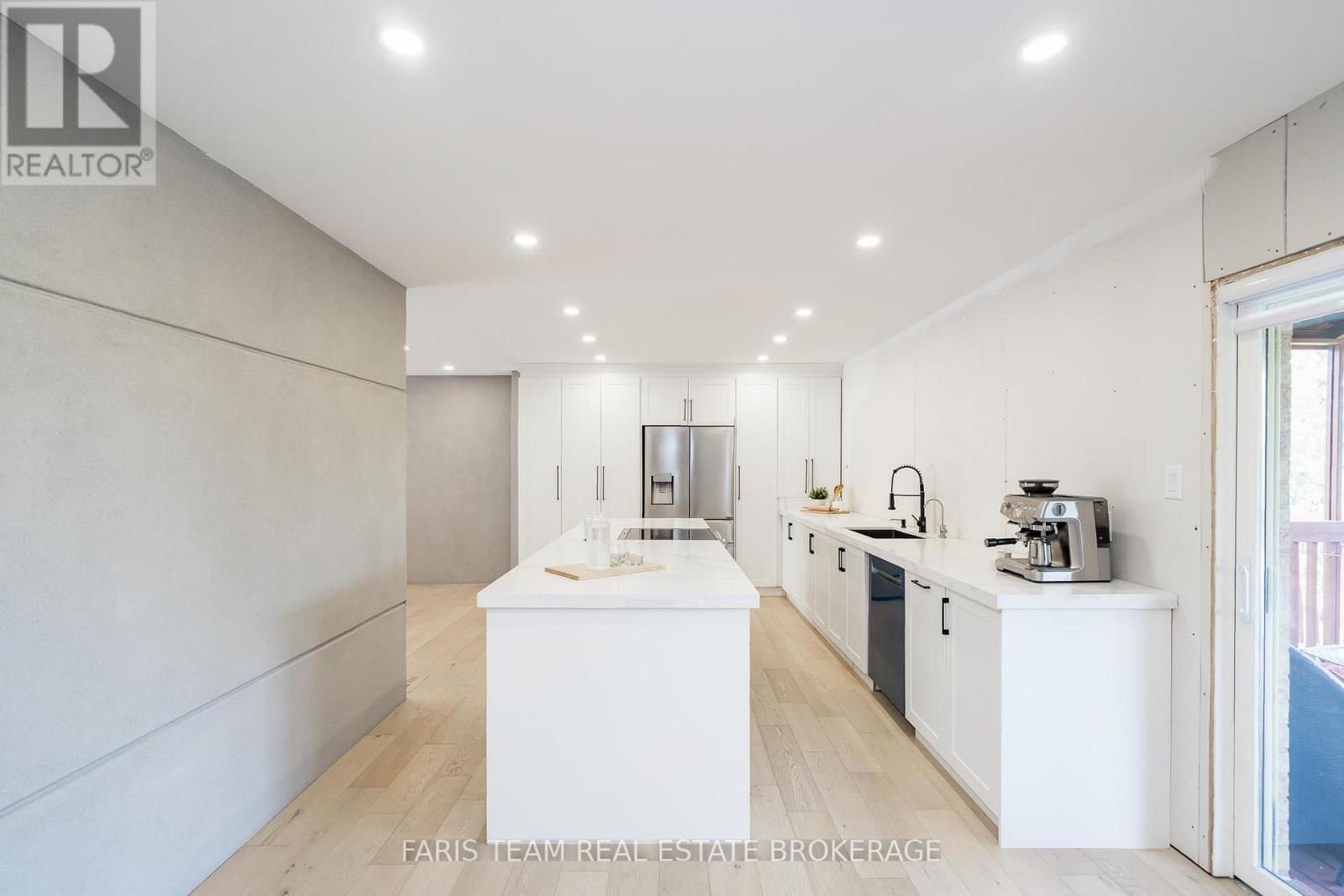 7 Golfview Boulevard, Bradford West Gwillimbury, Ontario  L3Z 2A6 - Photo 4 - N12603668