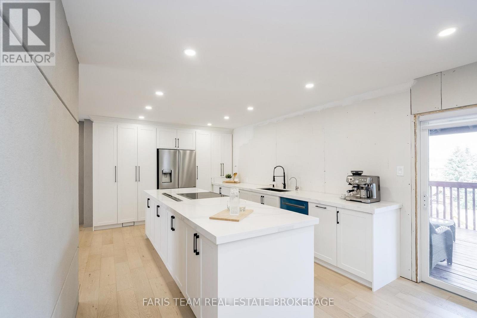 7 Golfview Boulevard, Bradford West Gwillimbury, Ontario  L3Z 2A6 - Photo 5 - N12603668