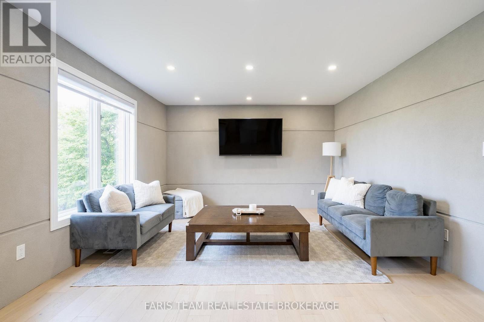 7 Golfview Boulevard, Bradford West Gwillimbury, Ontario  L3Z 2A6 - Photo 10 - N12603668