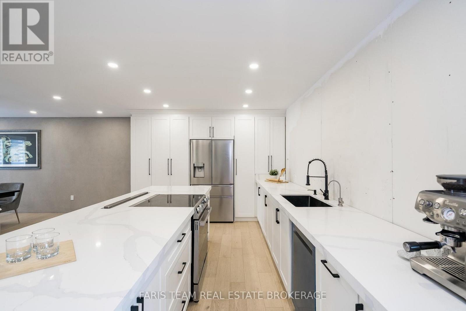 7 Golfview Boulevard, Bradford West Gwillimbury, Ontario  L3Z 2A6 - Photo 6 - N12603668